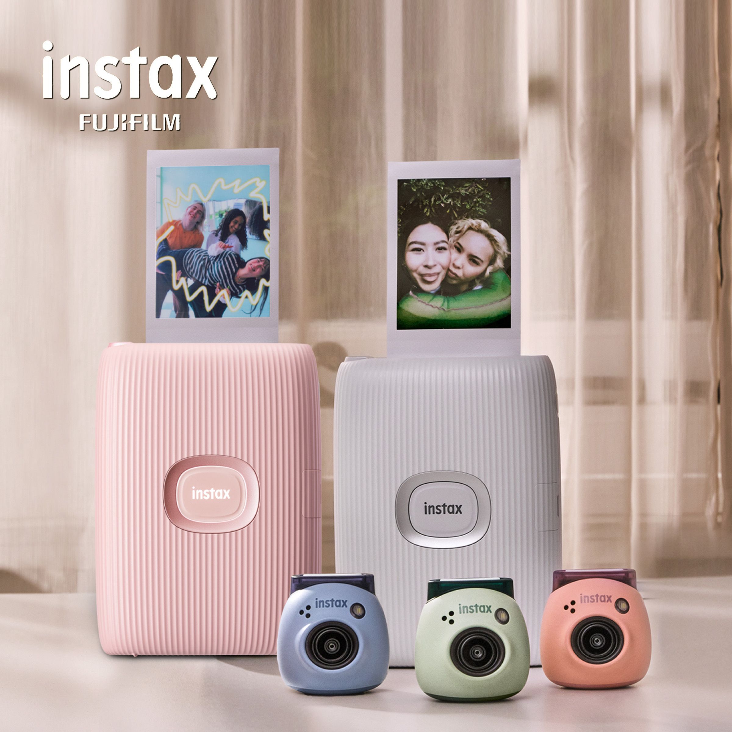 The one and only INSTAX Pal – a super small digital camera eager to capture small, spontaneous moments. Print directly from camera to an INSTAX mini Link 2 printer for a super, spine-tingling surprise