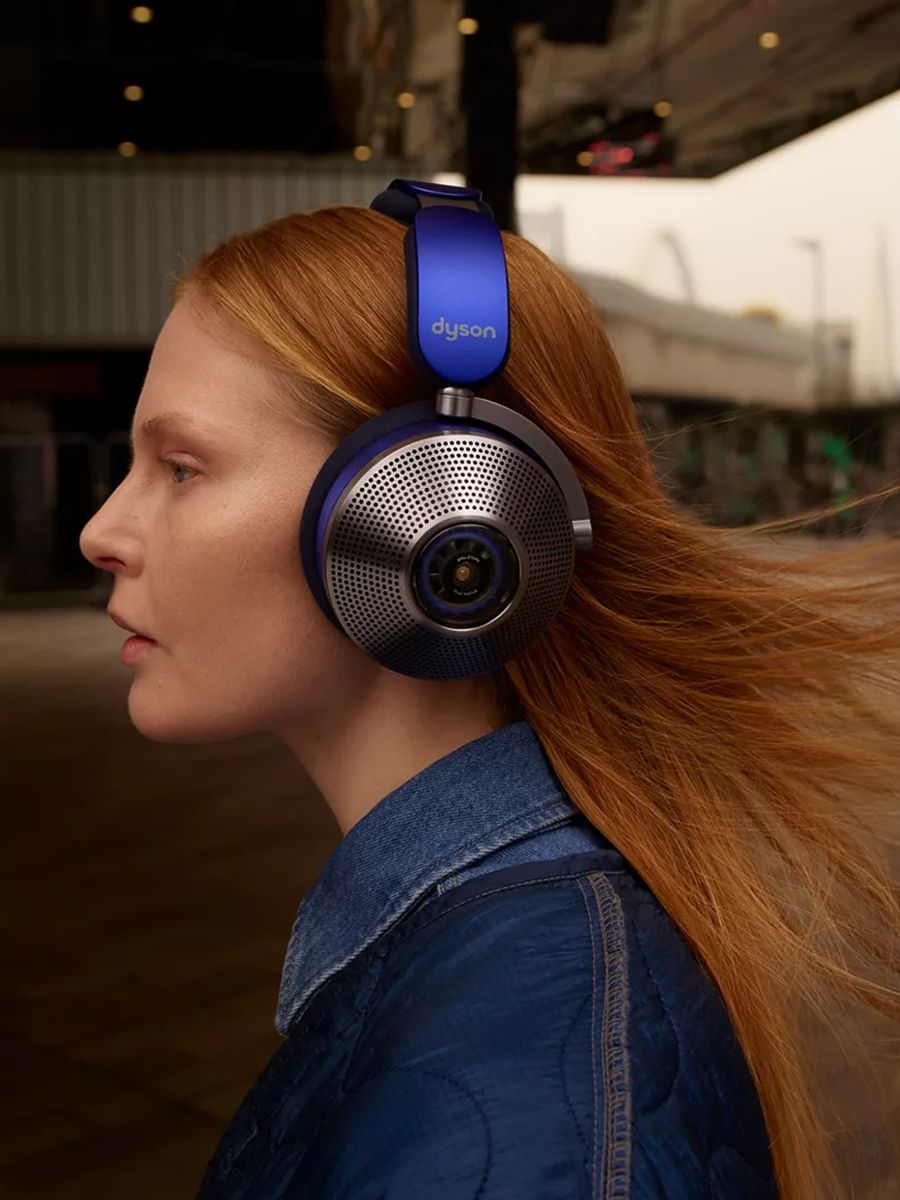 Image of Dyson Zone™ headphones and purifier