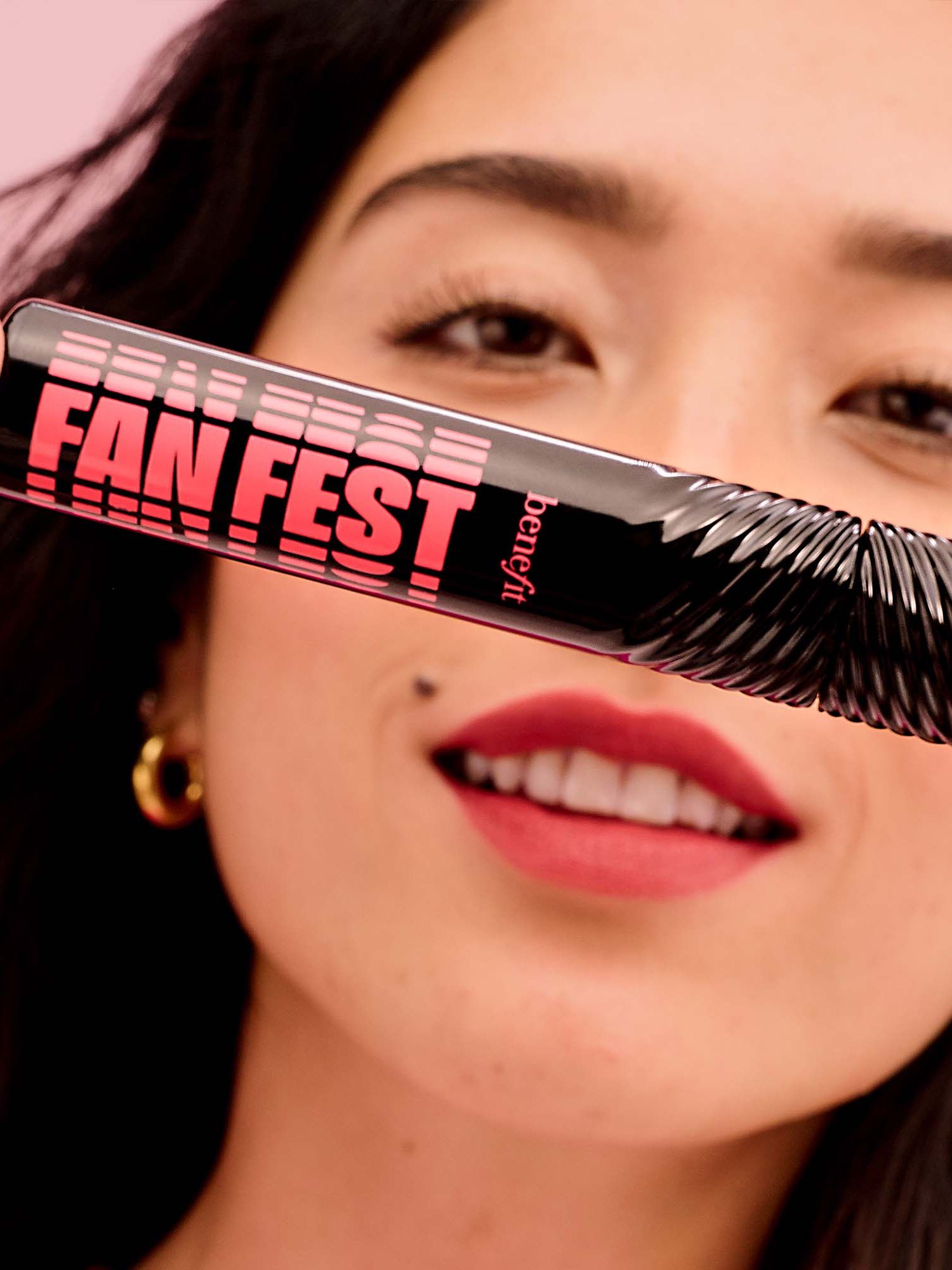 image of a girl with a Benifit Fan Fest mascara