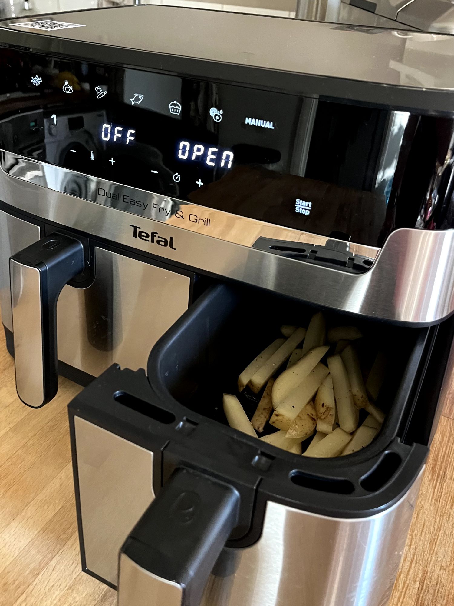 Cooking chips with Tefal Easy Fry Dual Zone Air Fryer & Grill