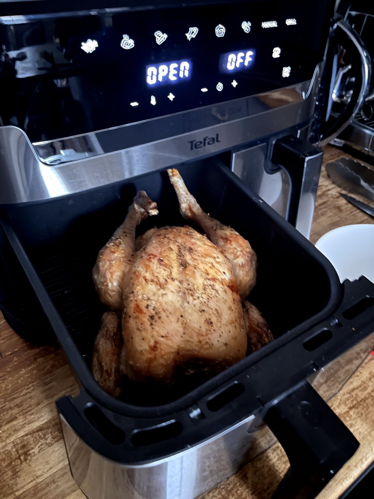 Cooking rost chicken with Tefal Easy Fry Dual Zone Air Fryer & Grill