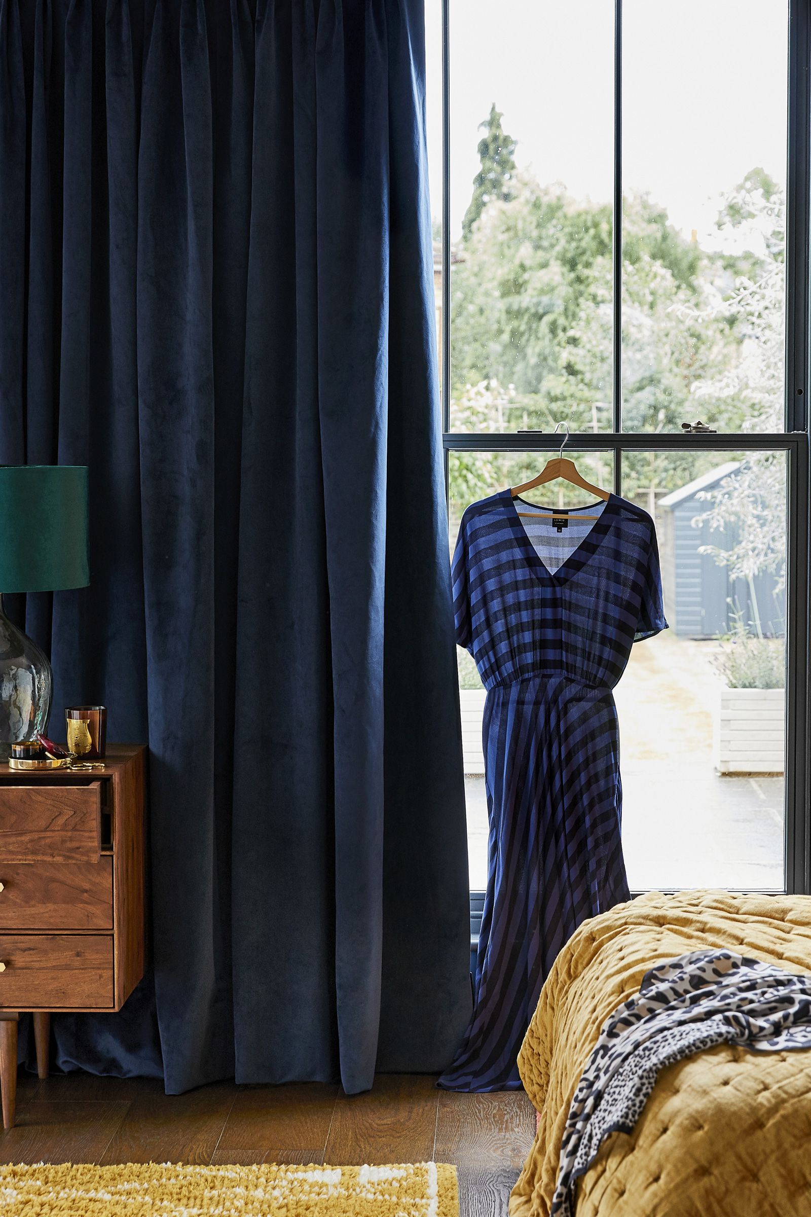 Knitted velvet made-to-measure curtains in Indigo