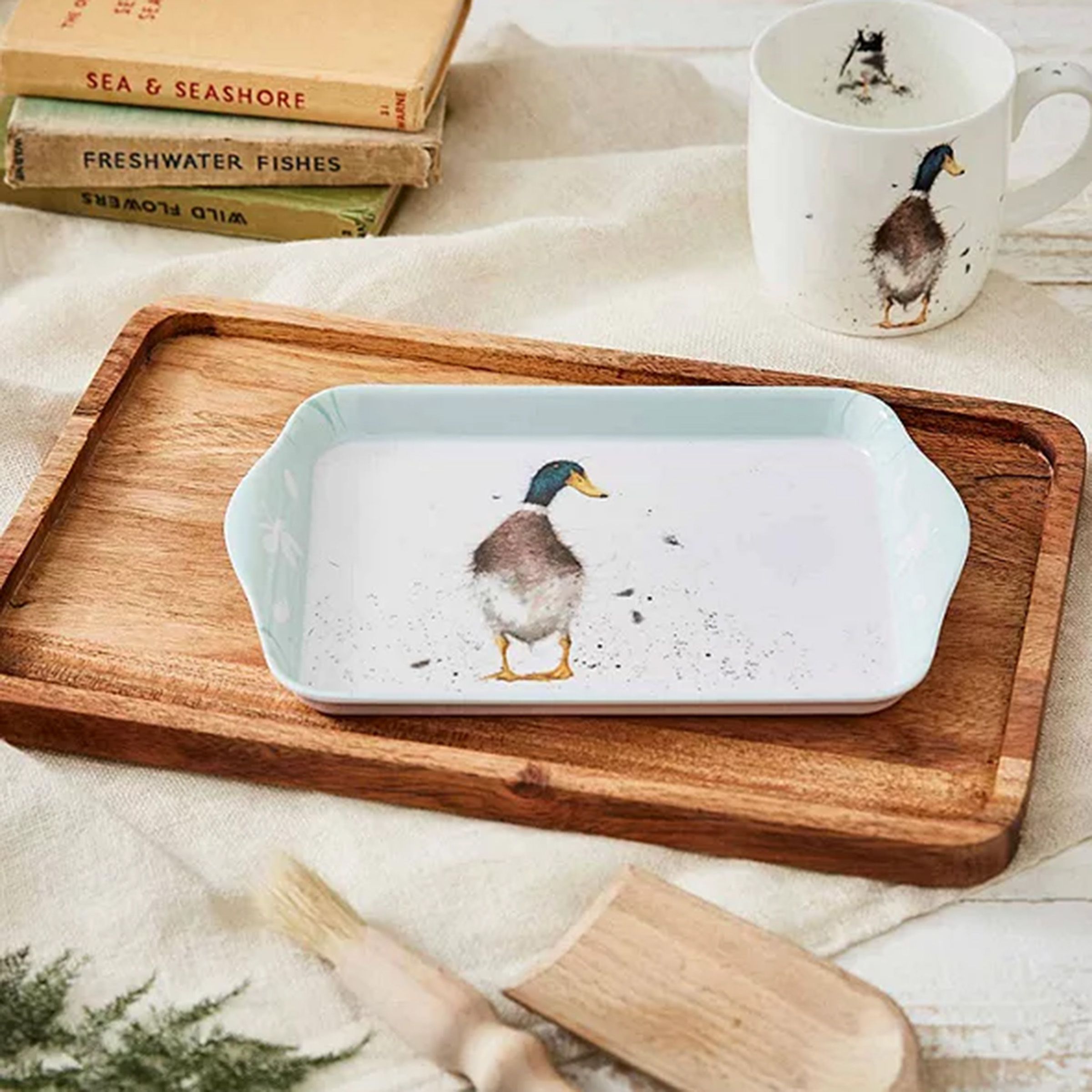 Serving tray with a duck illustration inside a wooden serving tray.