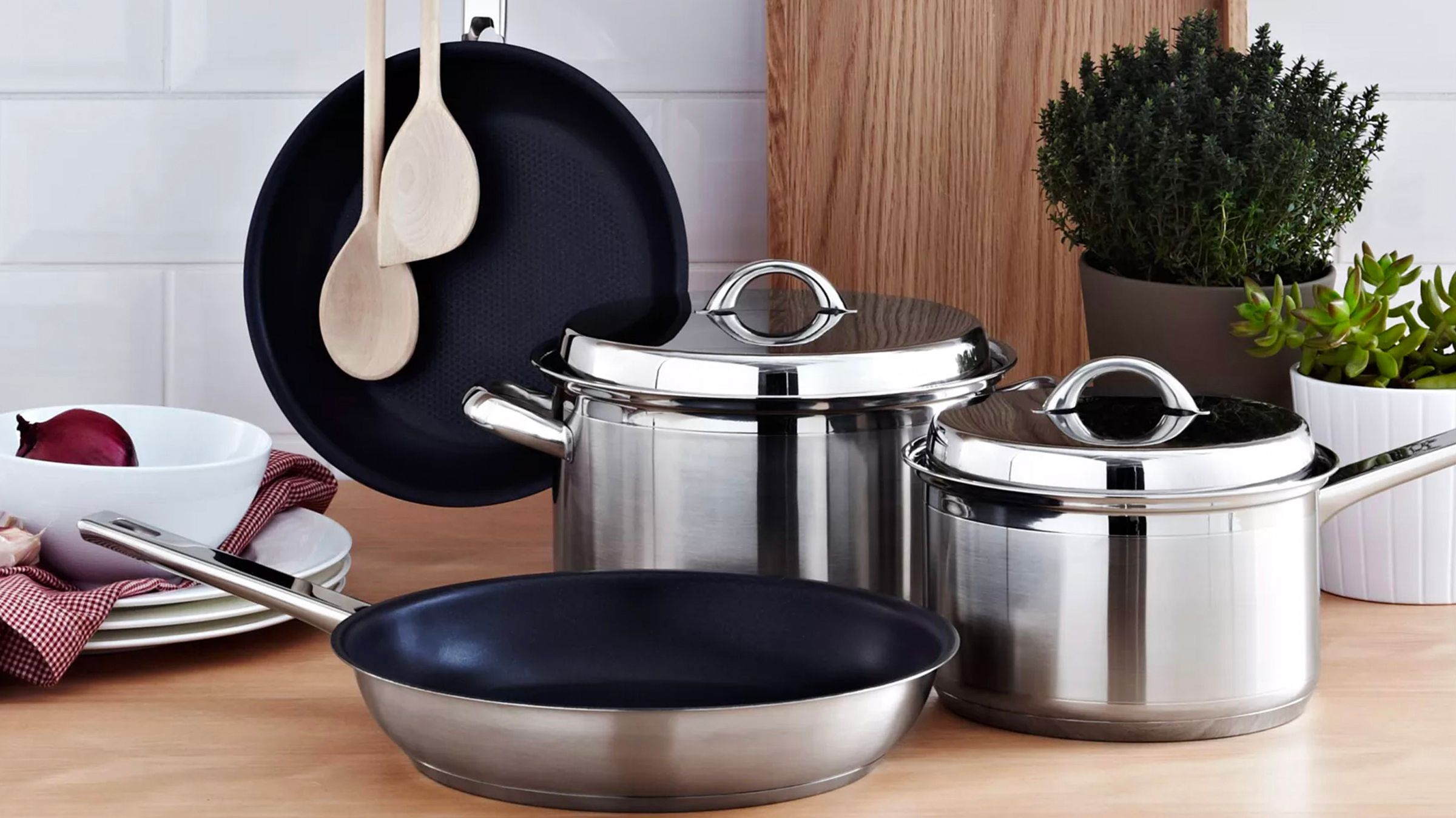 Le Creuset baking products