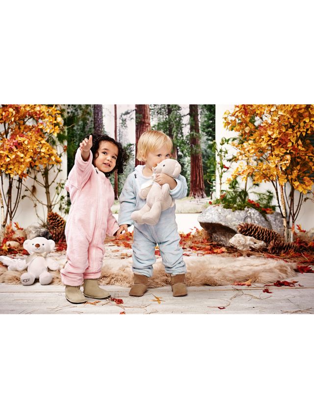 Newborn baby deals girl uggs