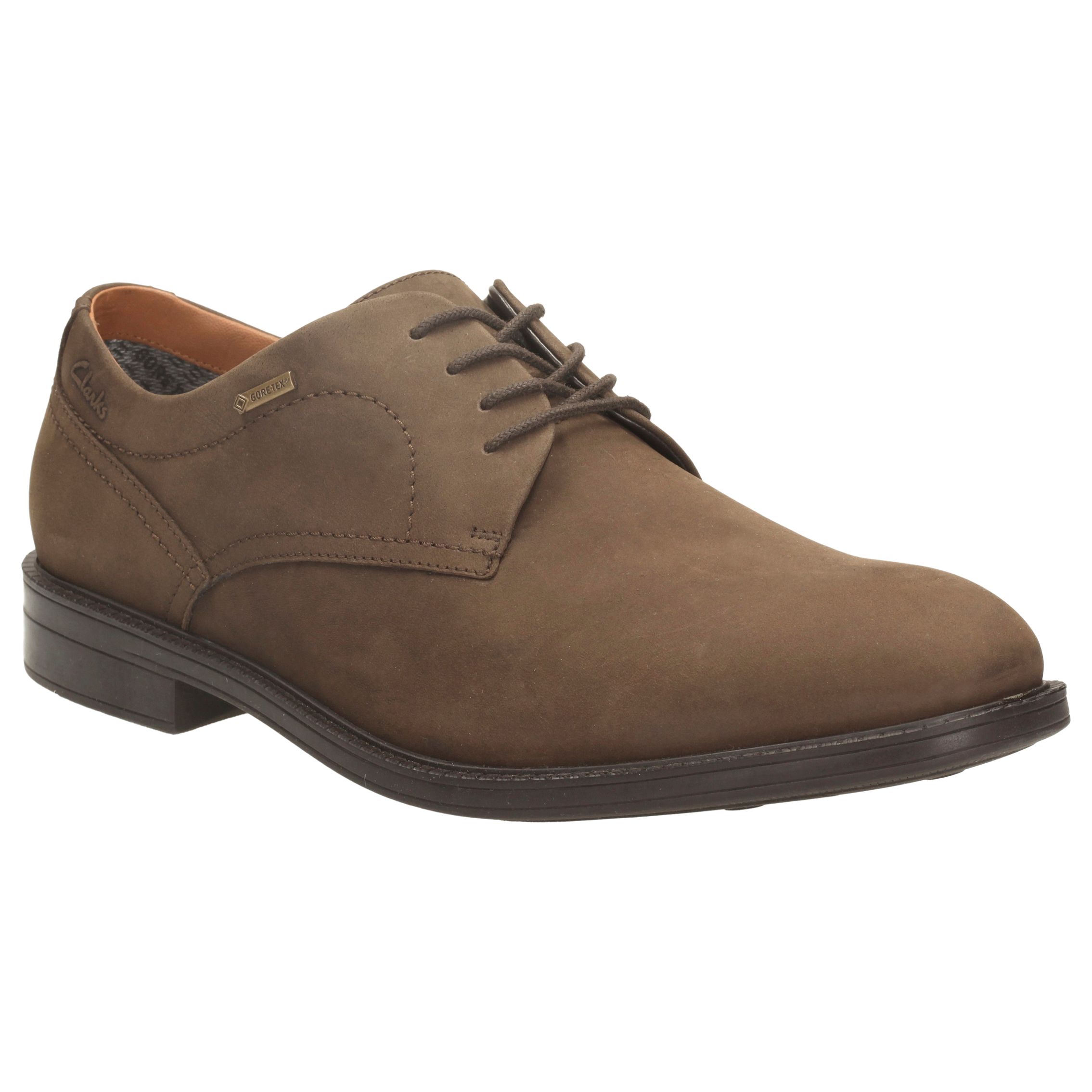 clarks chilver leather chukka boots