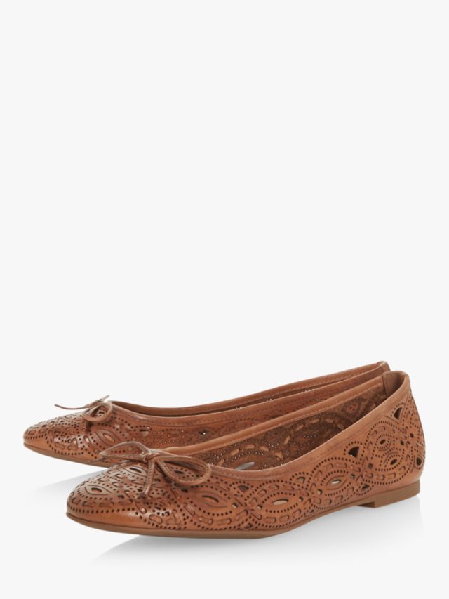 Dune shop tan pumps