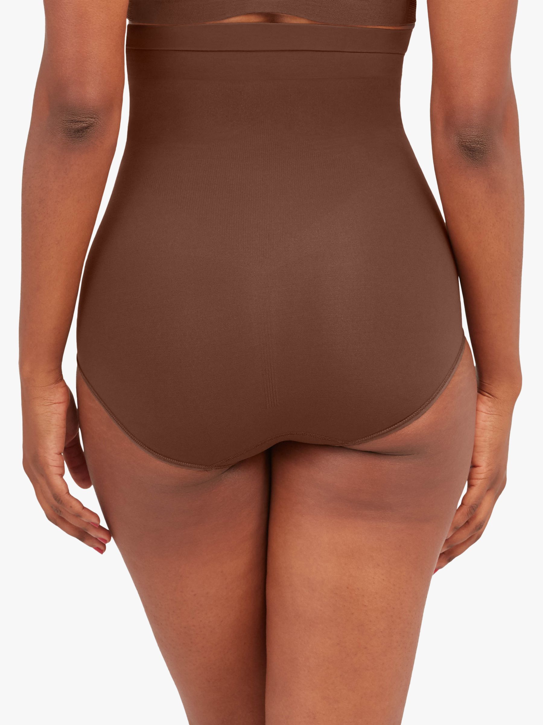 SPANX Shapewear for Women Tummy Control Power Short (Regular and Plus Size)  Soft Nude 1 SM, Soft Nude 1, Small, Soft Nude 1 : : Fashion