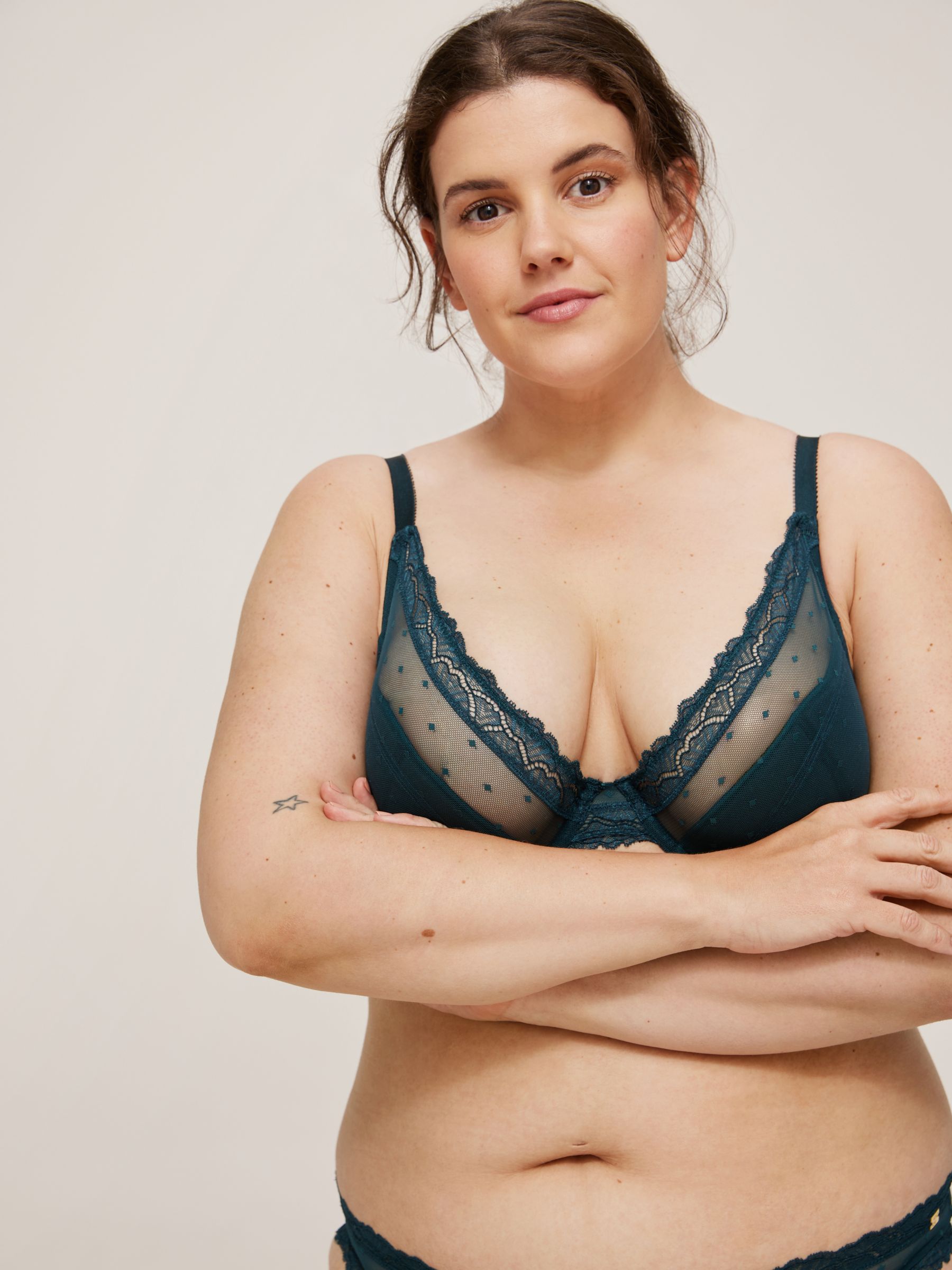 AND/OR Teagan Full Support High Apex Lightly Padded Underwired Bra