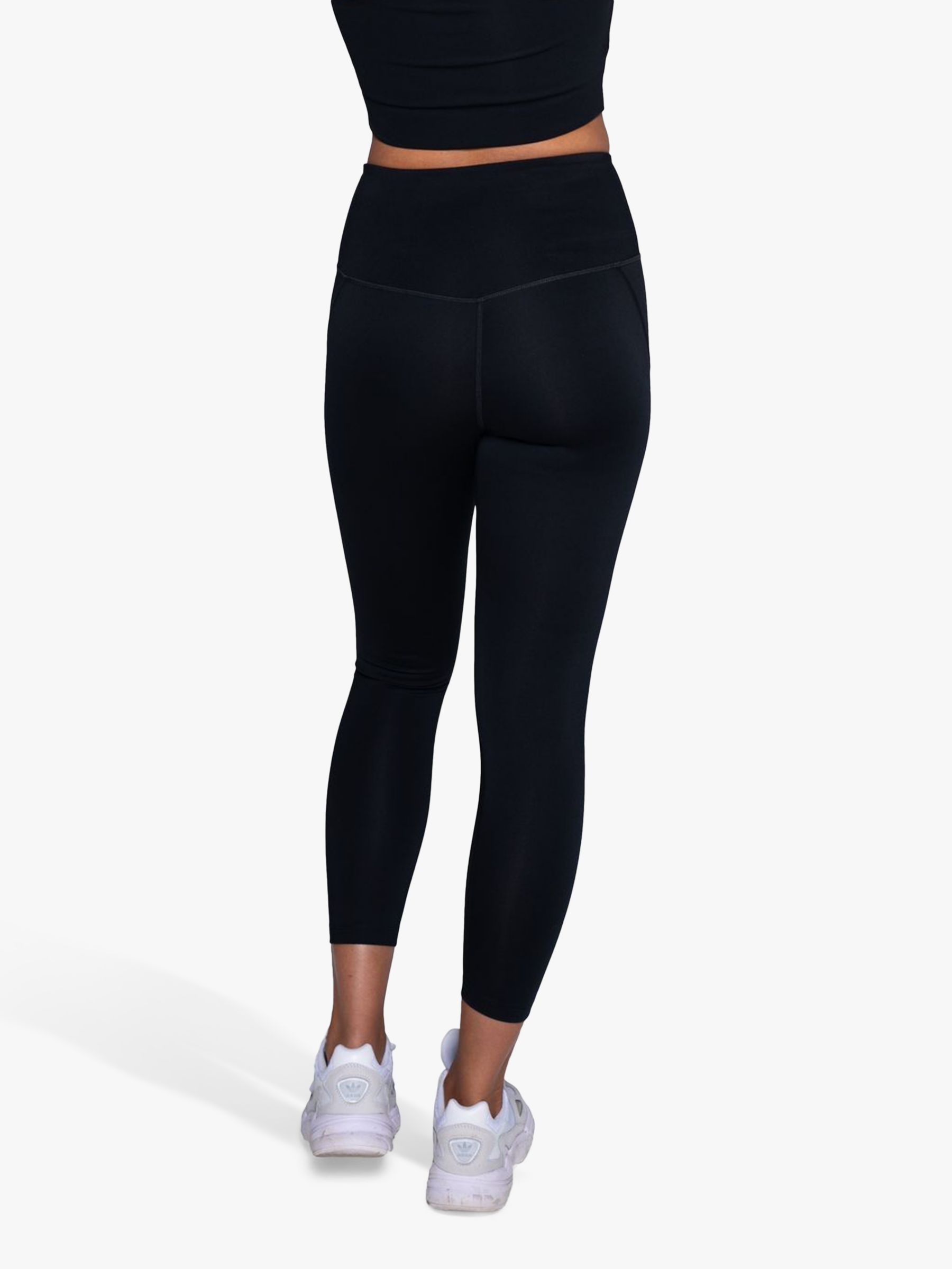 You'll love these new Black Herringbone Hi-Rise 7/8 leggings!! This  high-performance design offers firm compression coupled with a class