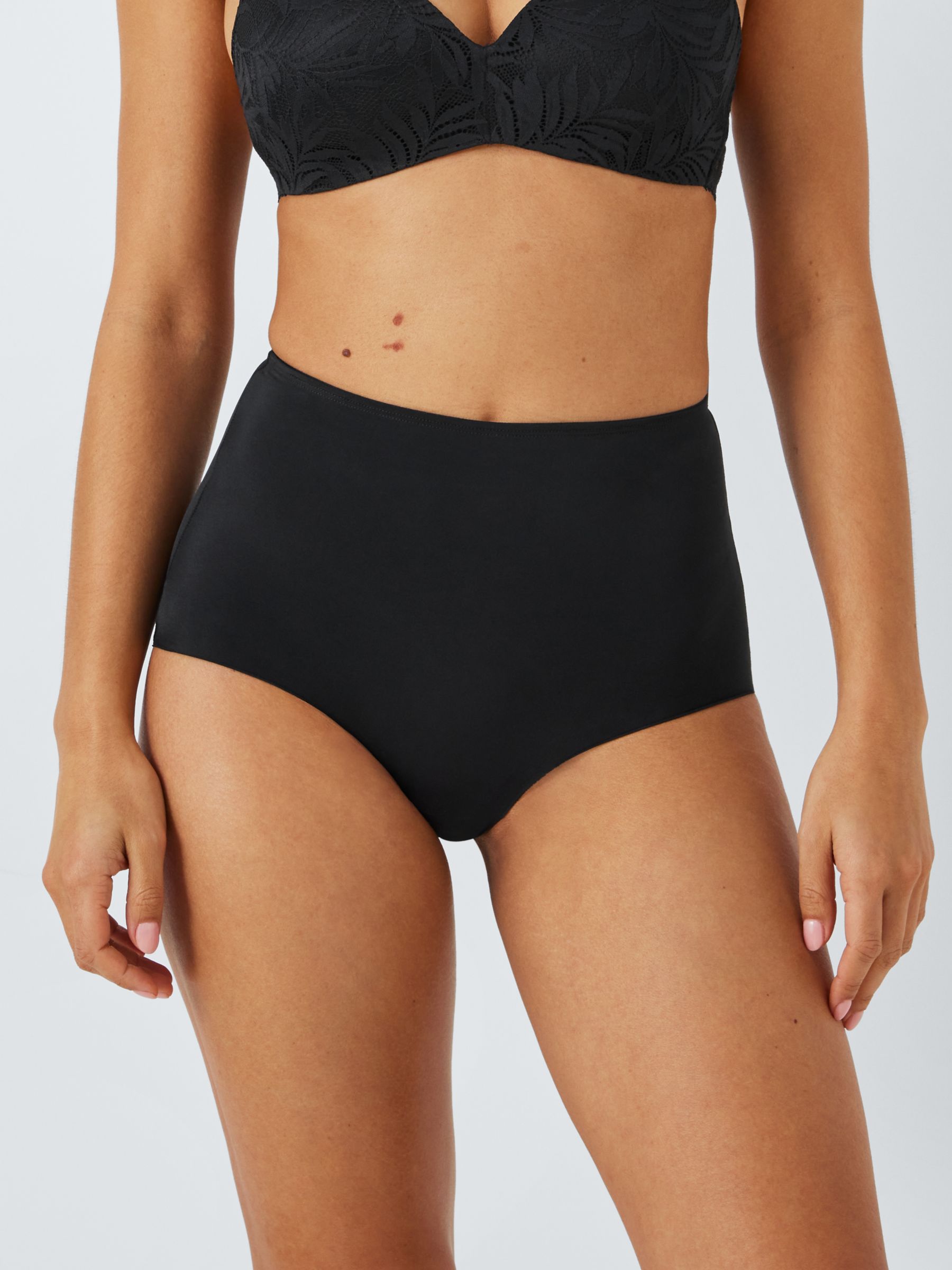 Ambra Its A Cinch High Waisted Short In Black