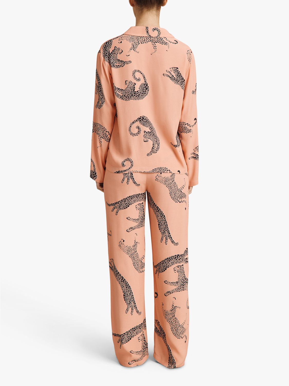 nicotine Spanje boksen Ghost Lara Cheetah Print Pyjama Set, Coral