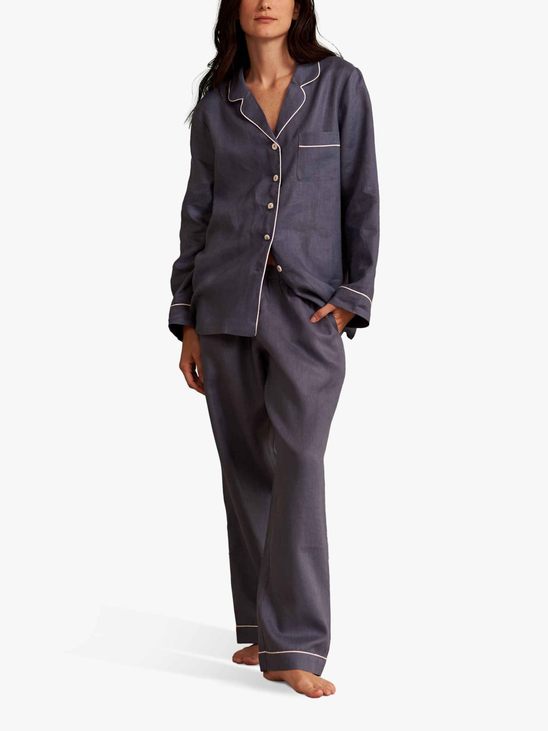 bebe Womens Pajama Set with Pockets - Long Sleeve Shirt and Jogger Pants  Loungewear Set (Black, Small) : : Clothing, Shoes & Accessories