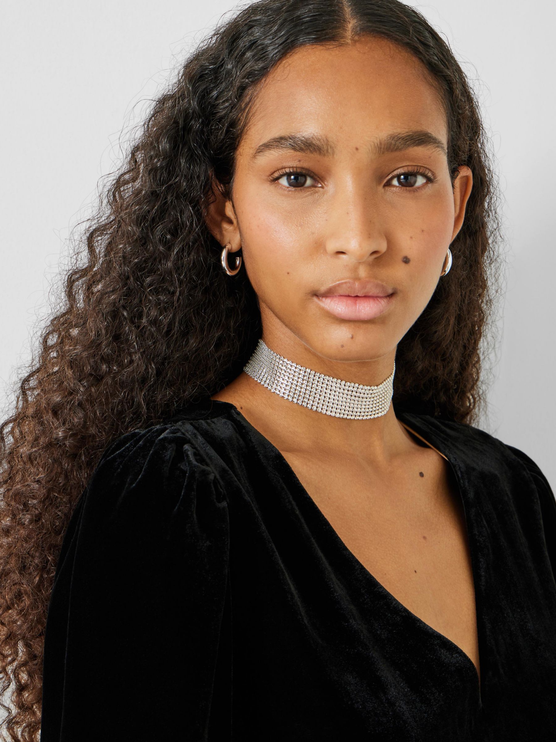 Where to buy black on sale choker