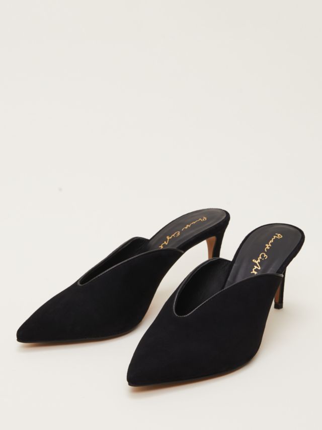 V front sale court shoes