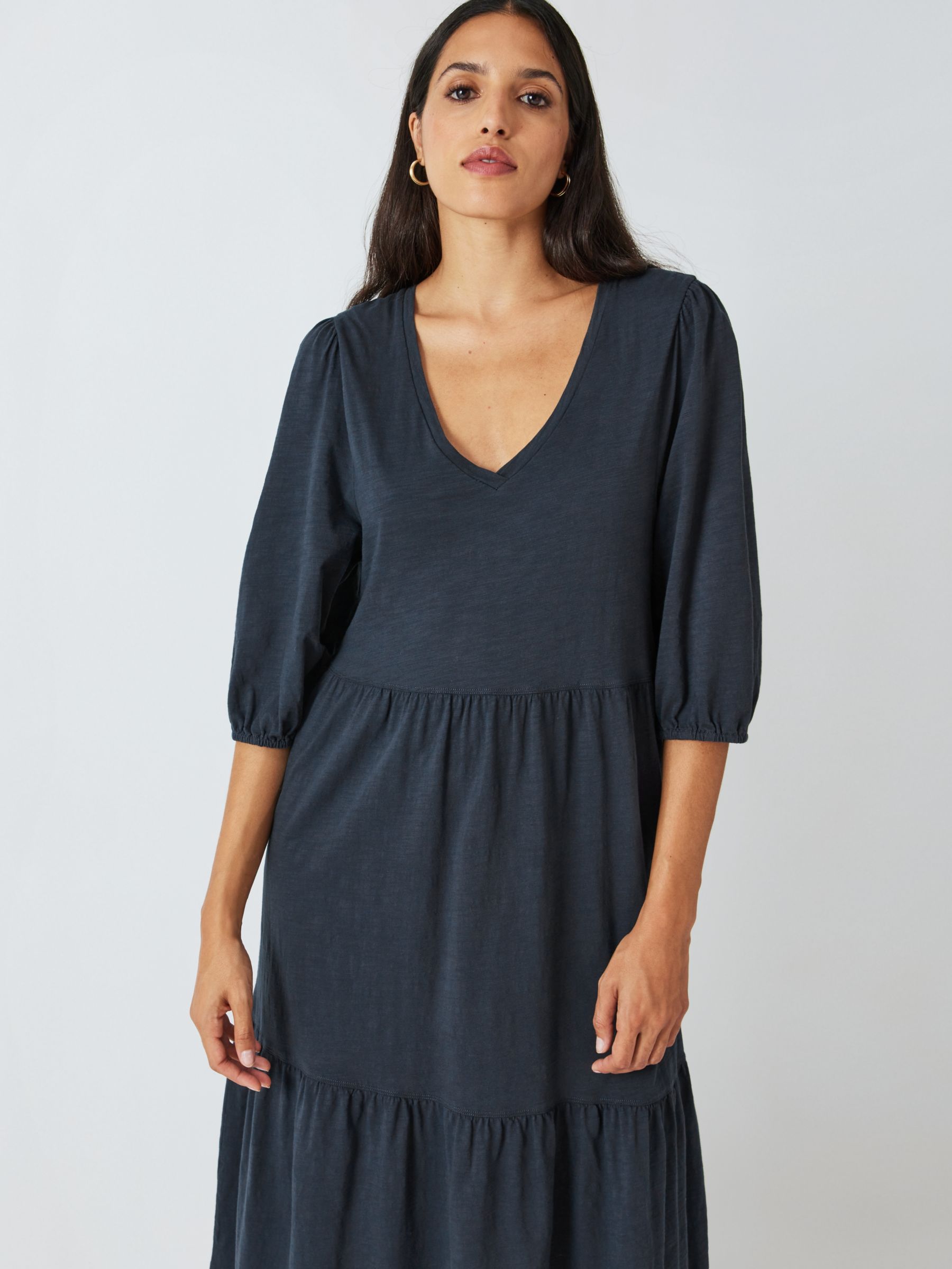 AND/OR Ellerie Plain Tiered Midi Dress, Navy