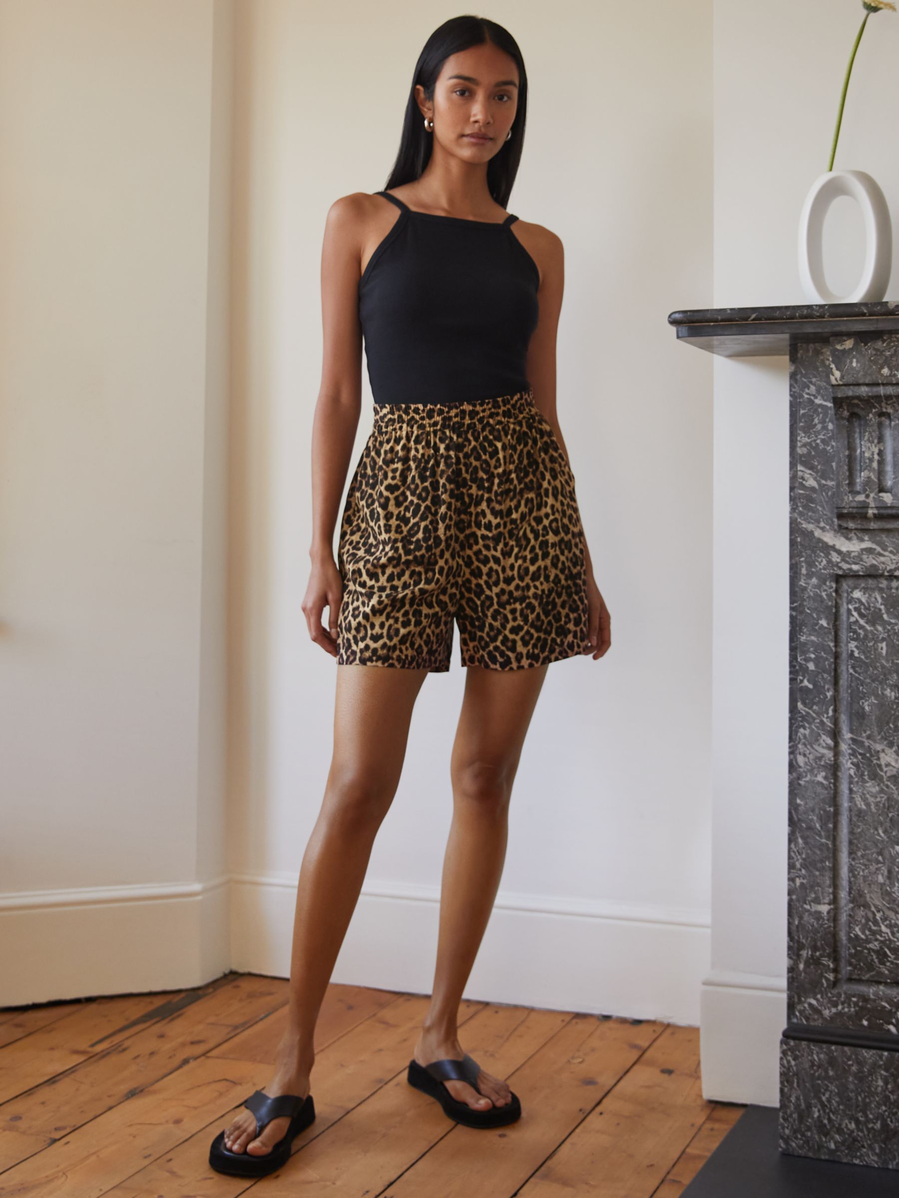 High Waist Shorts - Black/leopard print - Ladies