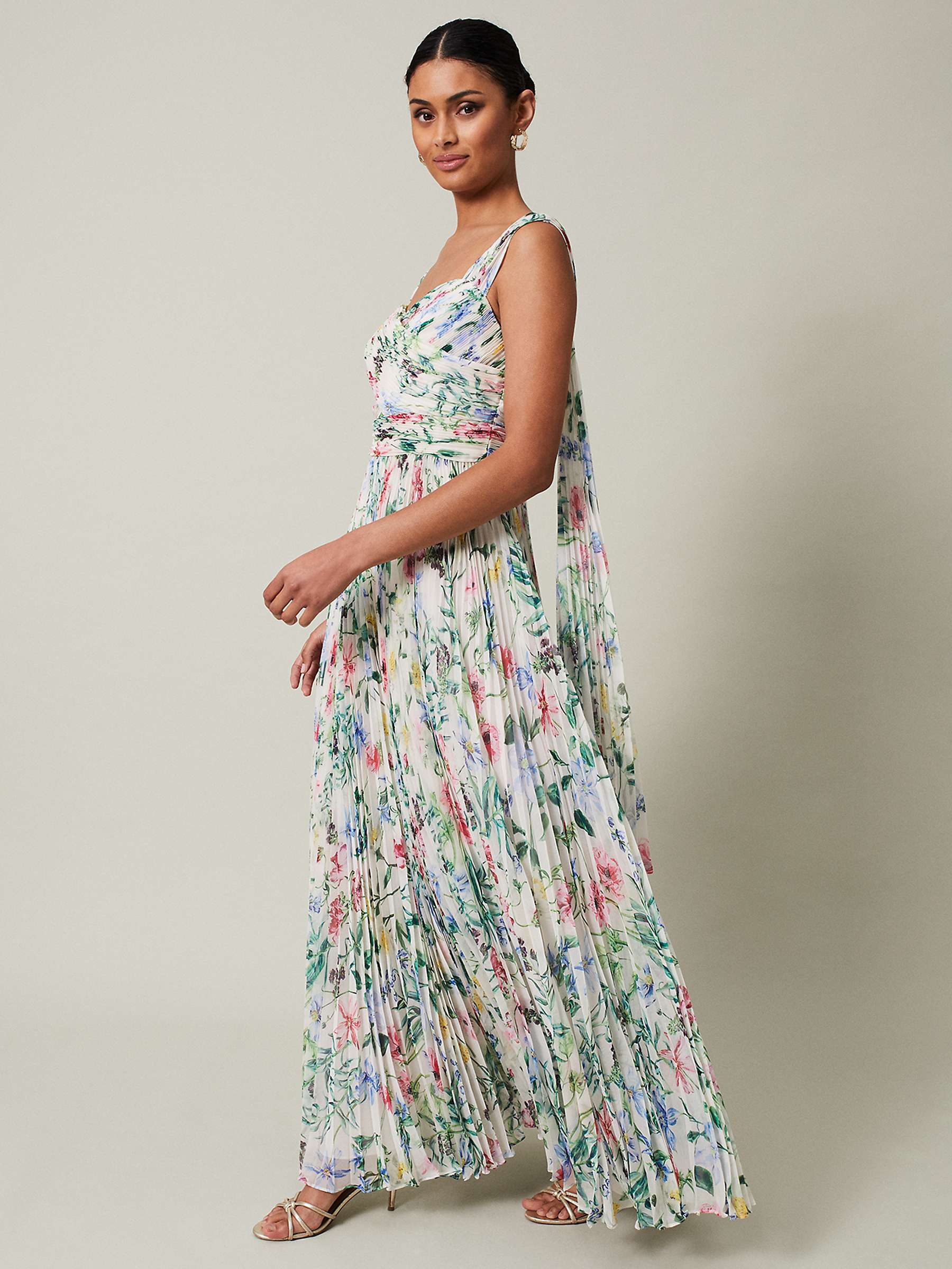 Exploring The Latest Fashion Trends: Floral Print Maxi Dresses