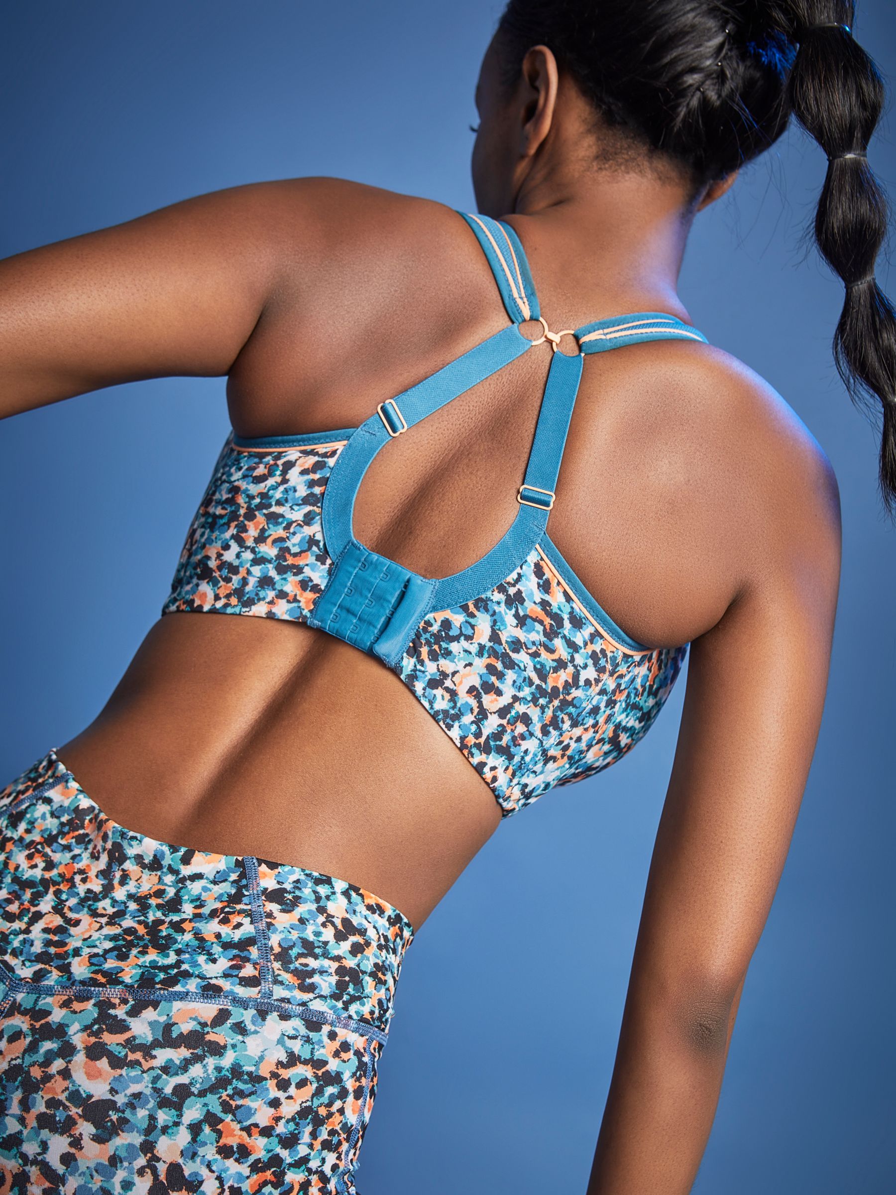 ASOS 4505 Seamless jacquard longline medium support sports bra in animal  print, ASOS