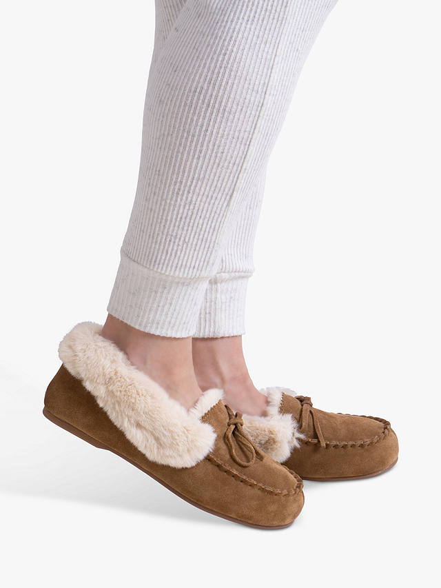 totes Genuine Suede Moccasin with Faux Fur Lining Slippers, Tan