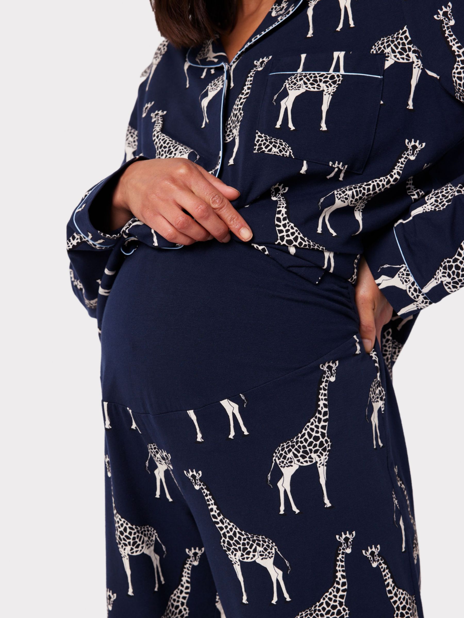Chelsea Peers Maternity Organic Cotton Blend Giraffe Print Pyjama Set, Navy, 16