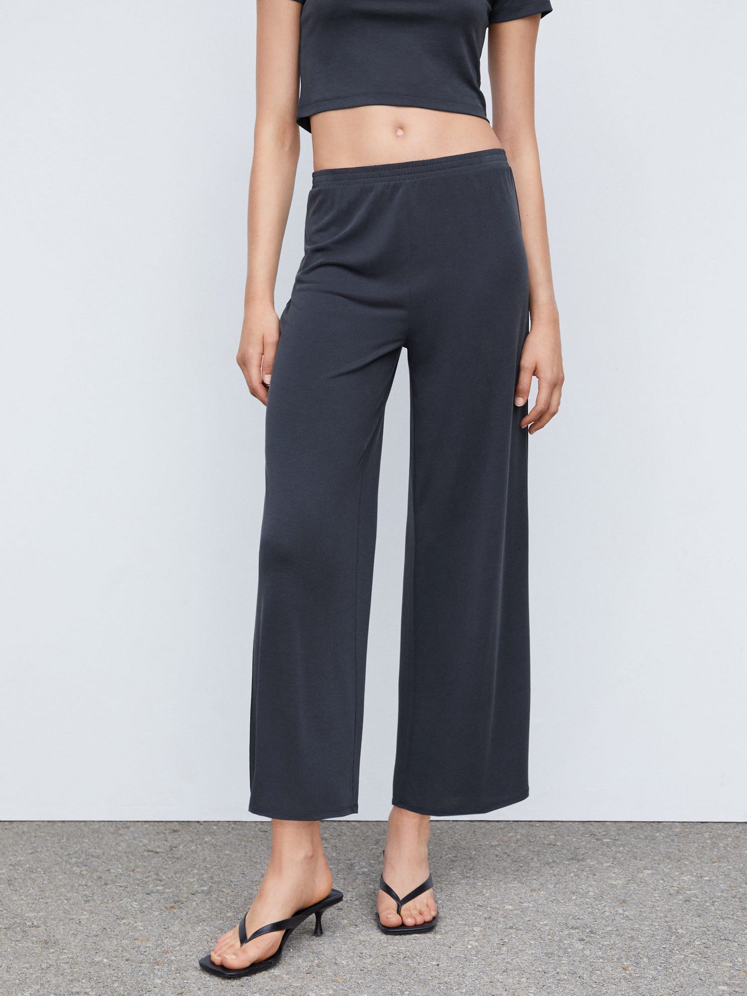 Explore Recycled Polyester High-Waisted Maternity Crop 21