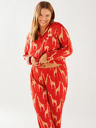 Chelsea Peers Curve Giraffe Long Shirt Satin Pyjama Set, Red