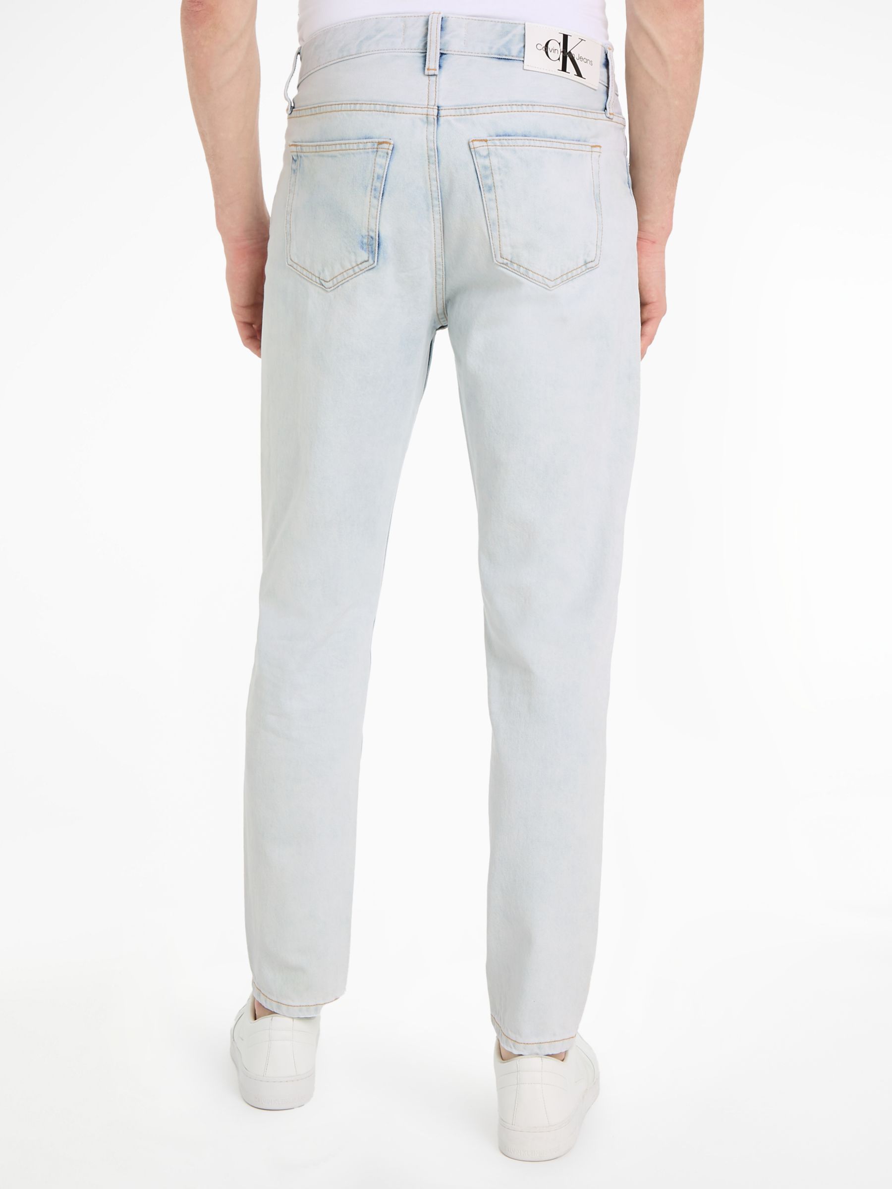 Light wash tapered discount jeans