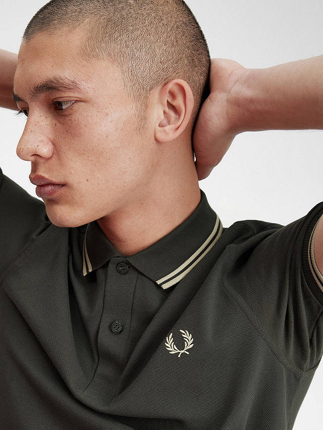 Fred Perry Twin Tipped Short Sleeve Polo Shirt, Fieldgreen/Oatme