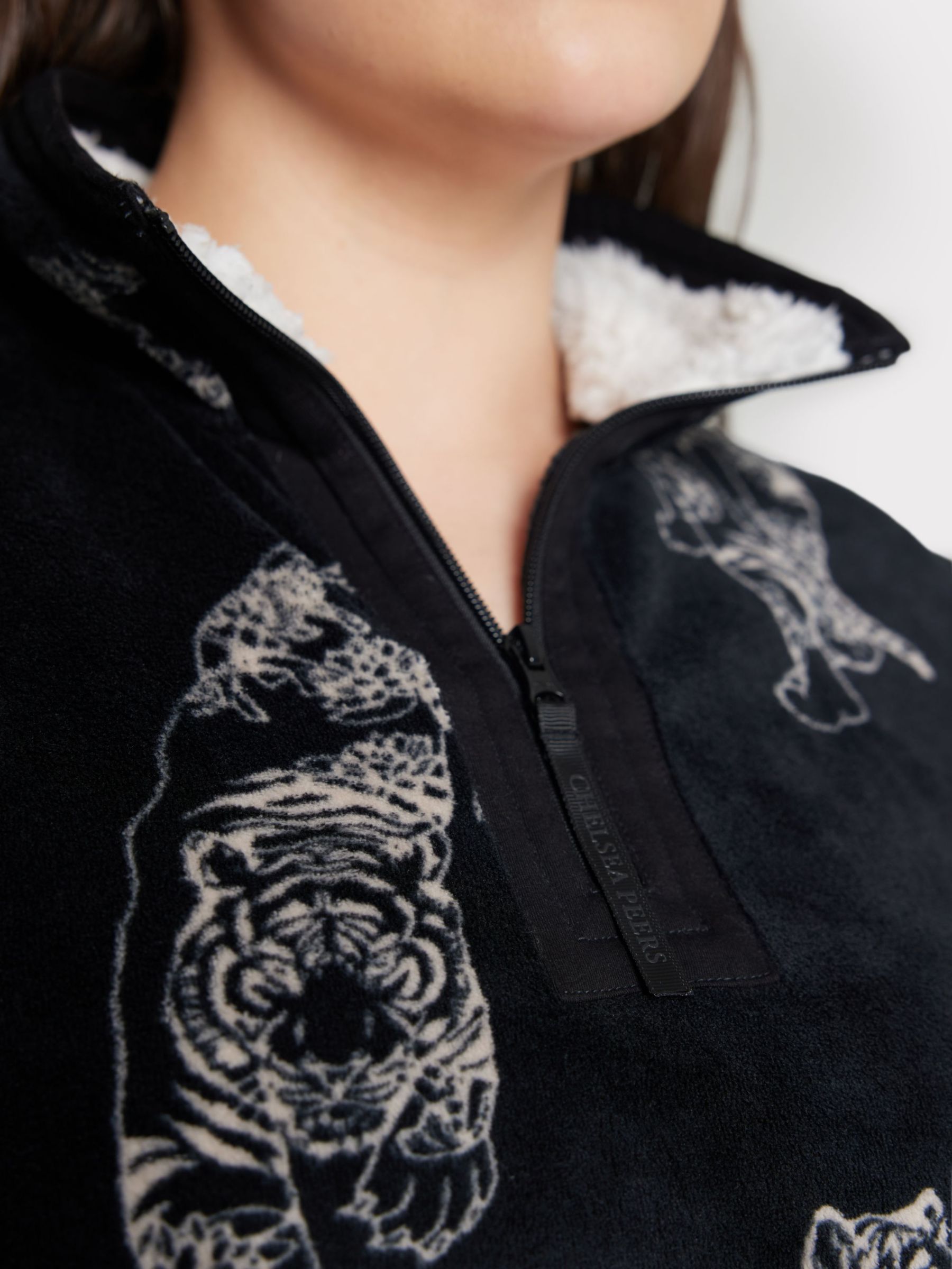 Chelsea Peers Curve Fleece Linear Tiger Print Co-ord Set, Black, 18