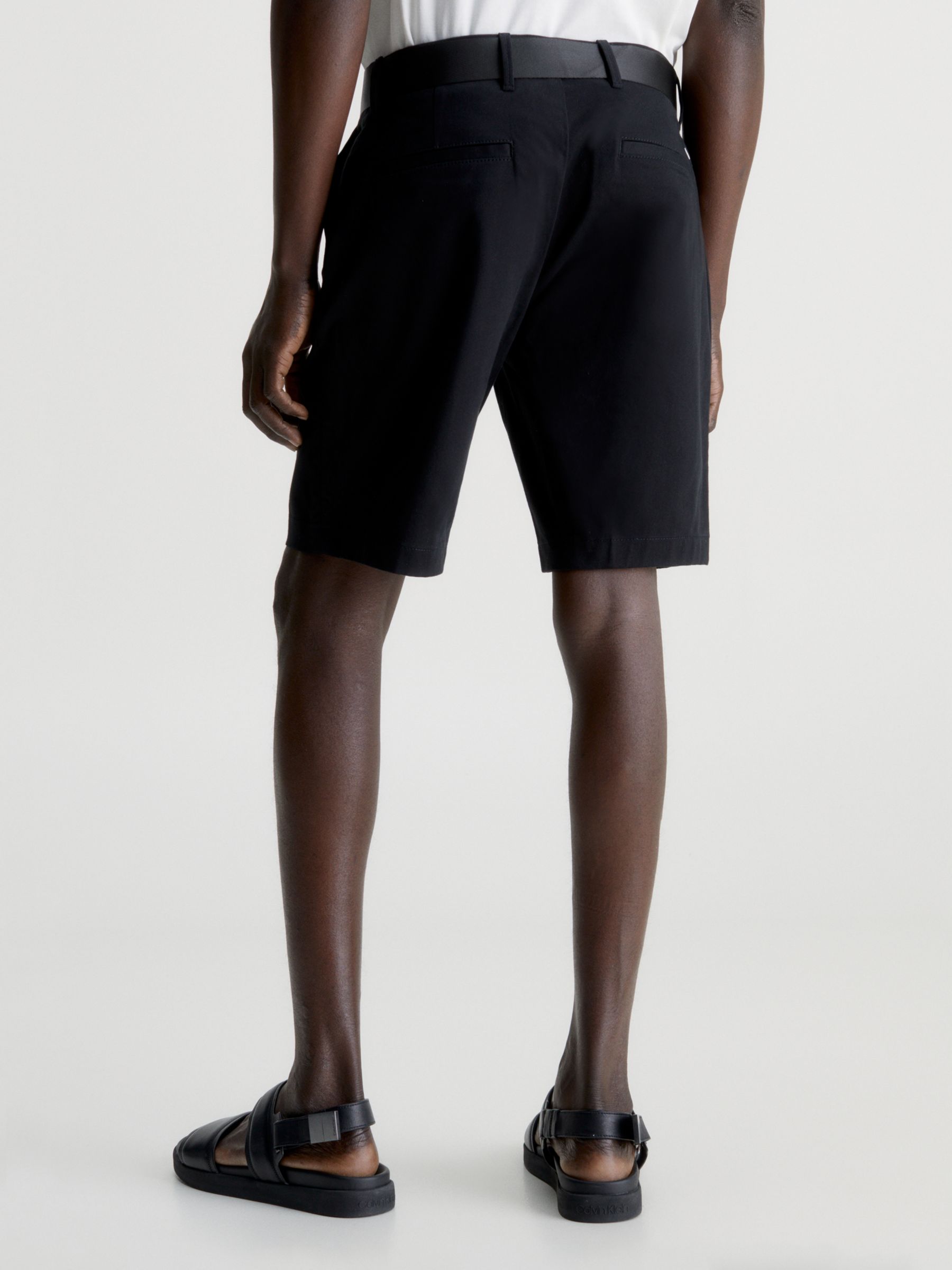 Calvin Klein Modern Twill Slim Short, Black, 30R
