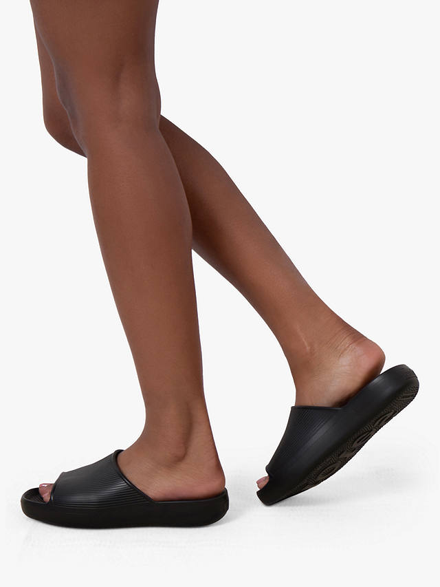 totes SOLBOUNCE Ribbed Slider Sandals, Black