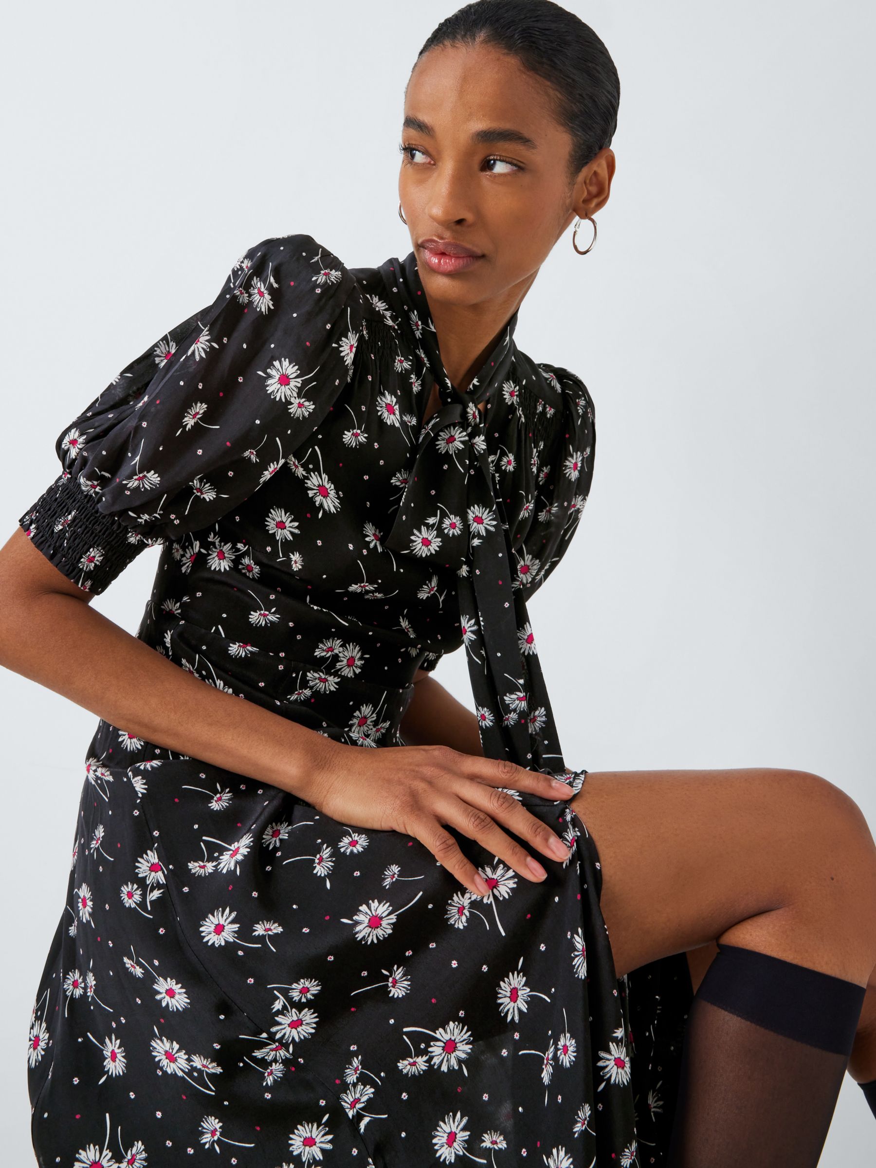 Queens of archive Rhiannon Daisy Print Maxi Dress, Black/Multi, M