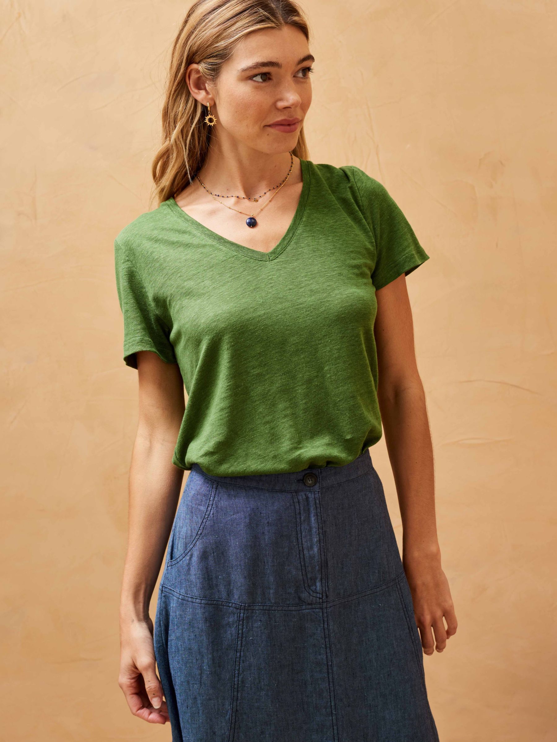 Brora Linen Knit V-Neck T-Shirt, Nettle, 6