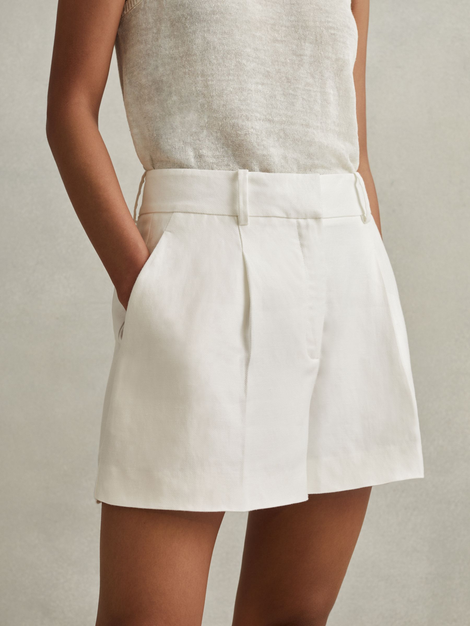 Reiss Lori Linen Blend Tailored Shorts, White, 6