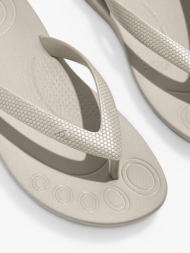 FitFlop Kids' Iqushion Pearlised Flip Flops, Silver