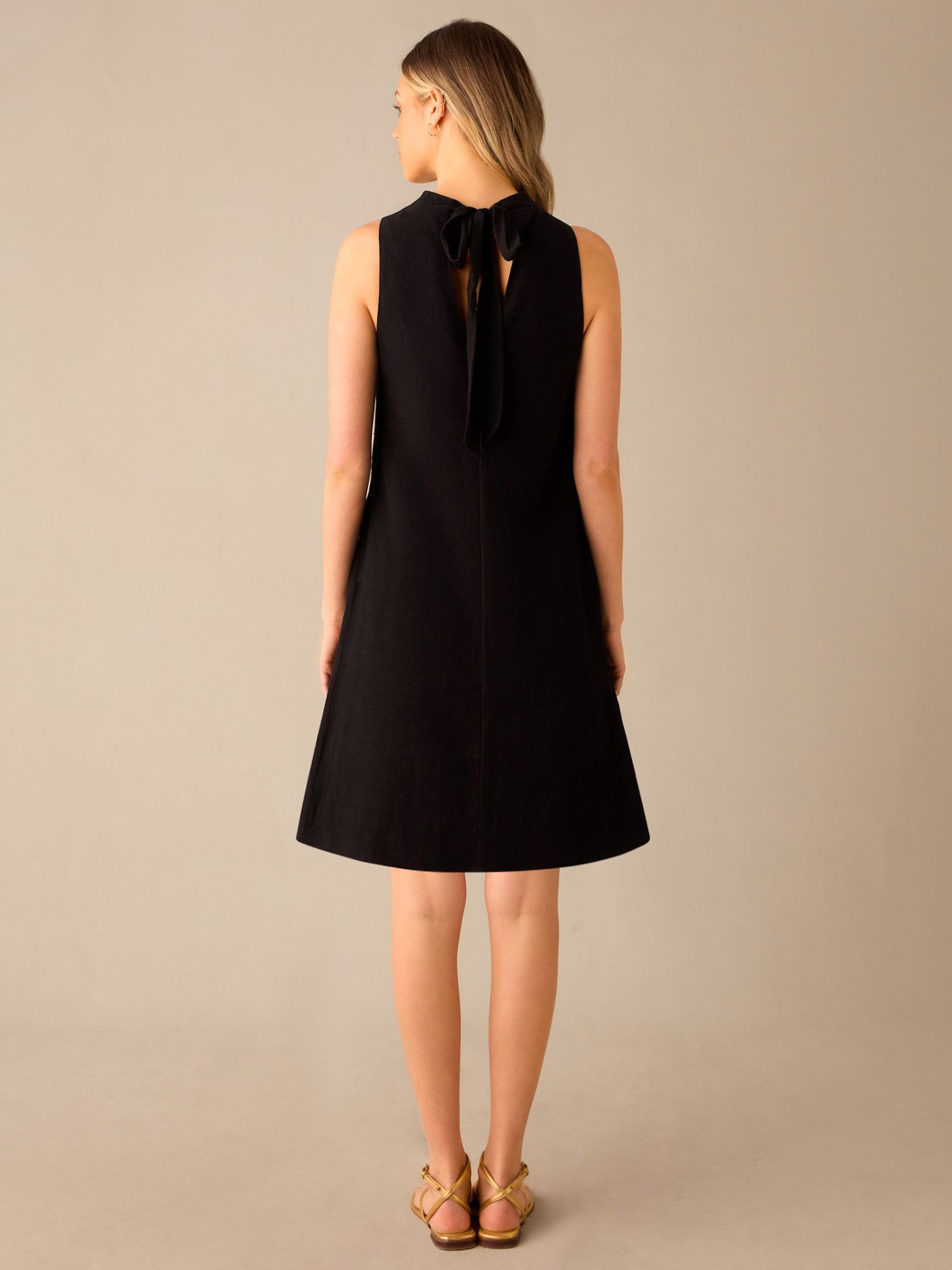Ro&Zo High Cowl Neck Linen Blend Shift Dress, Black, 6