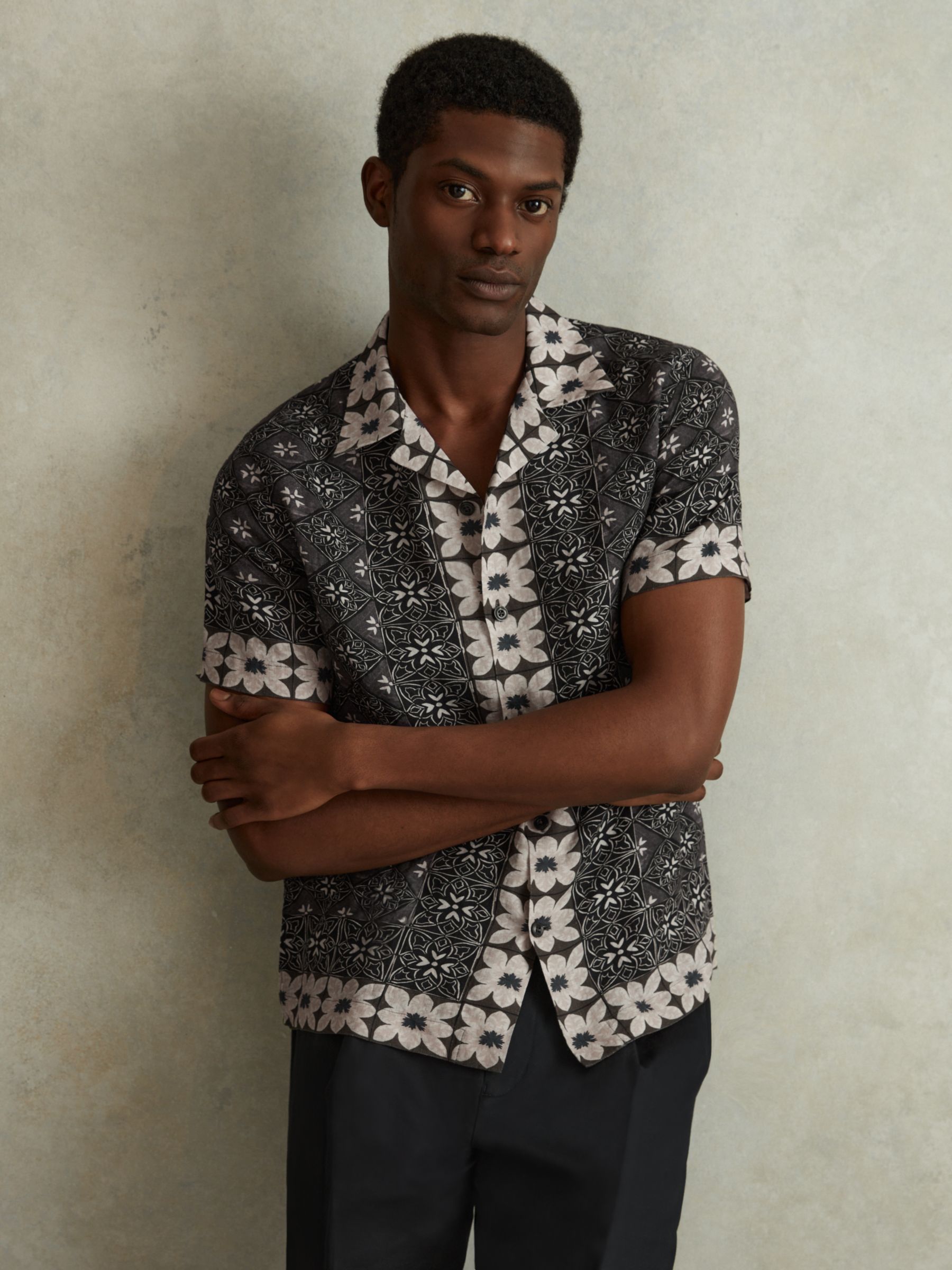 Reiss Pantain Short Sleeve Cuban Linen Shirt, Black/Multi, XS