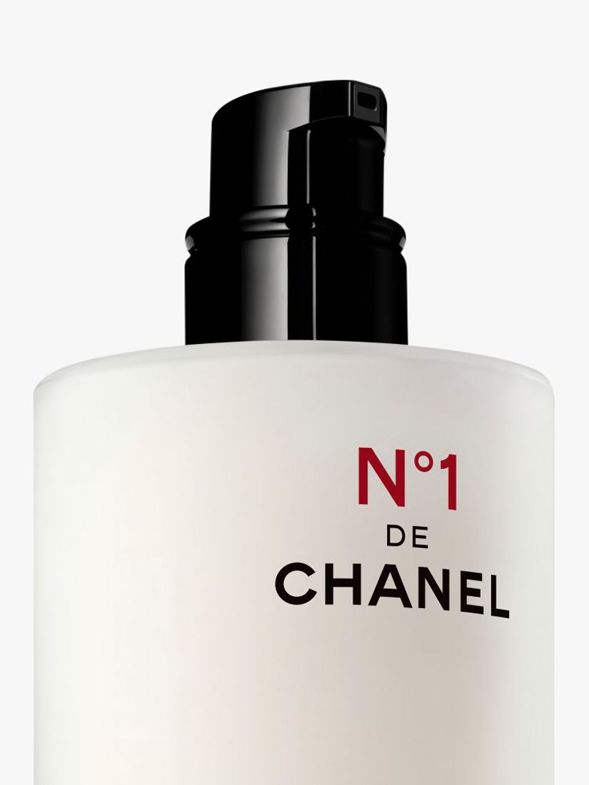 Revitalizing Face & Decollete Lotion-Esssence Chanel N°1 De Chanel Red  Camellia Revitalizing Essence Lotion