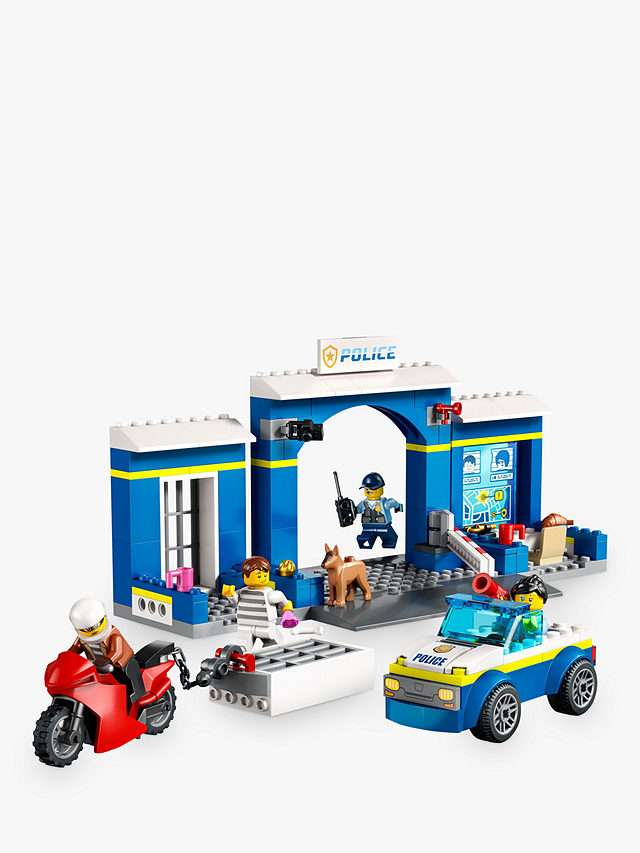 LEGO City 60370 Police Station Chase