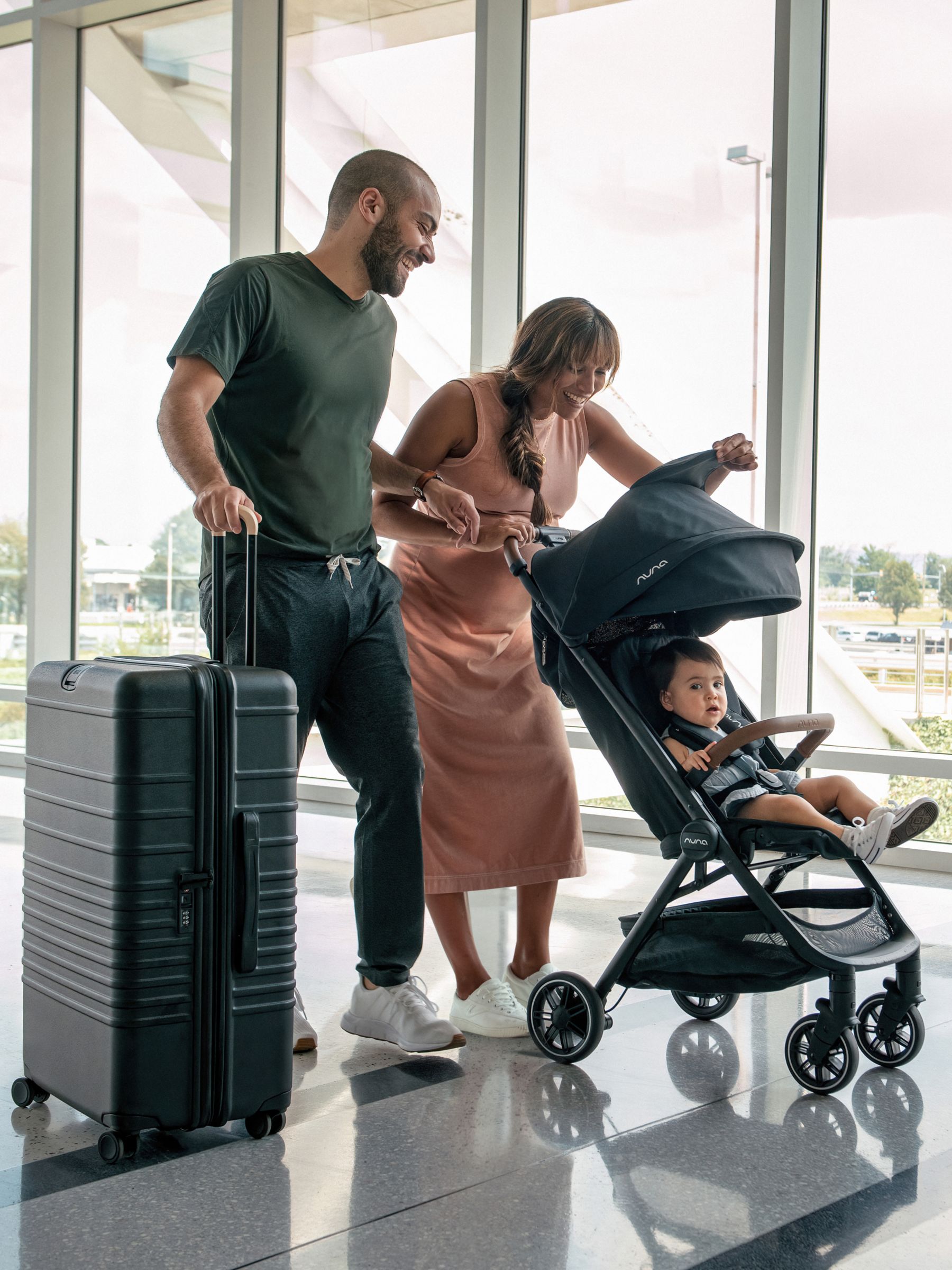Nuna Wheeled Travel Bag  Fits All Nuna Car Seats & Pushchairs