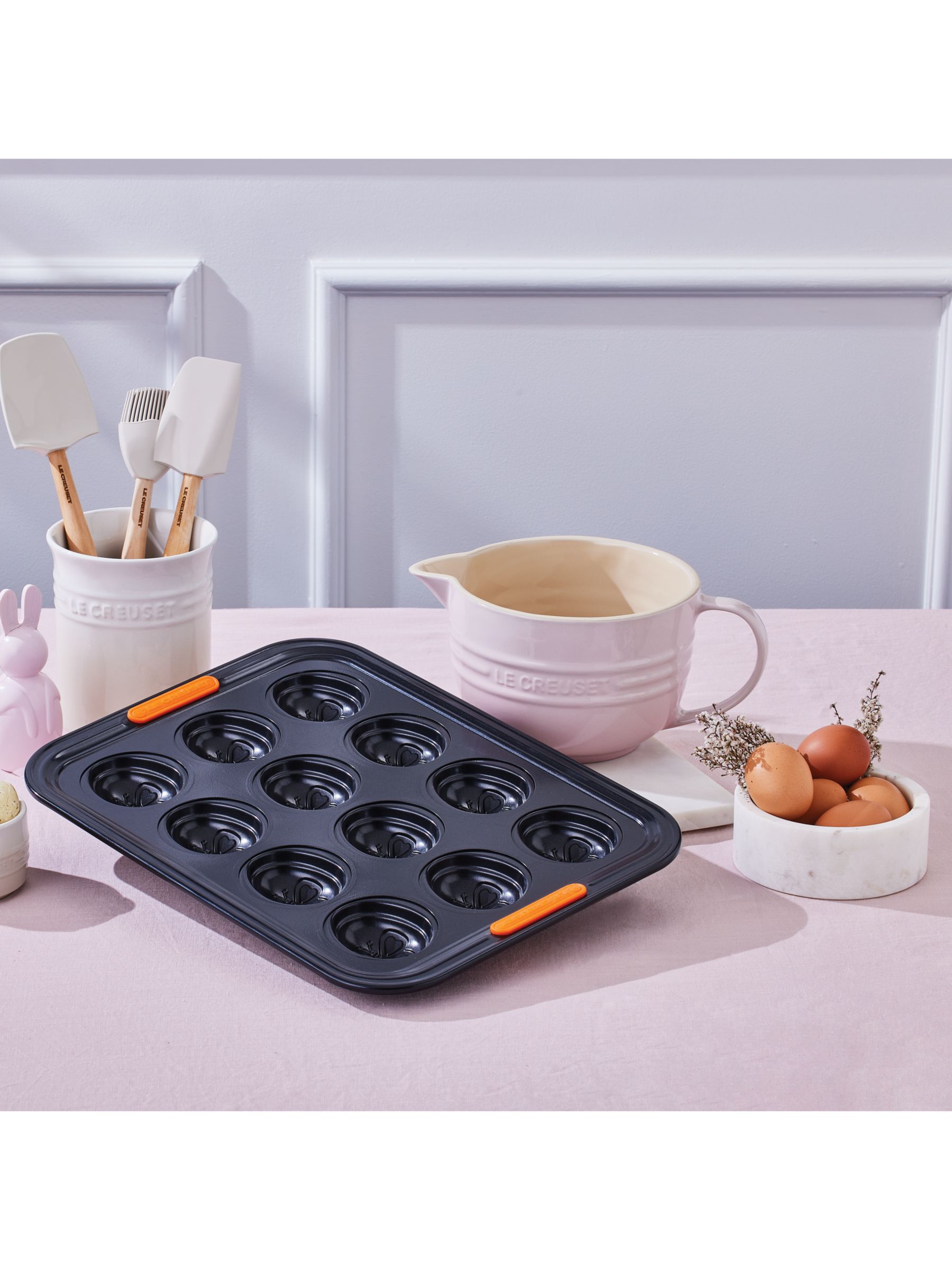 New Le Creuset Bakeware Toughened Non-Stick 12 Cup Star Shaped Baking Tray