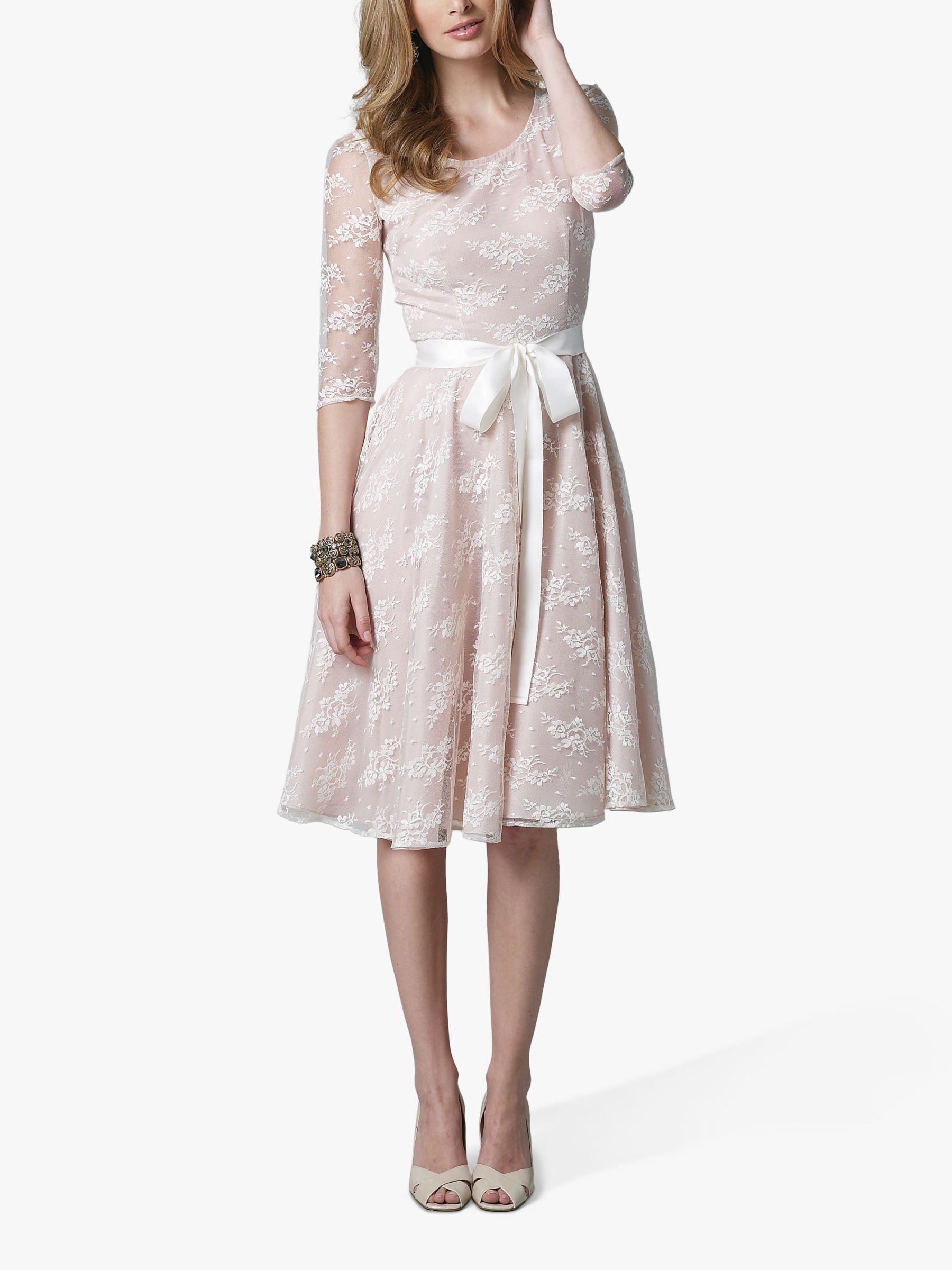 Vogue Misses' Petite Dress Sewing Pattern, V8766