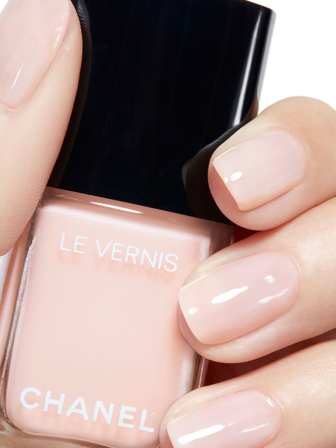 Chanel Le Vernis in Ballerina Review
