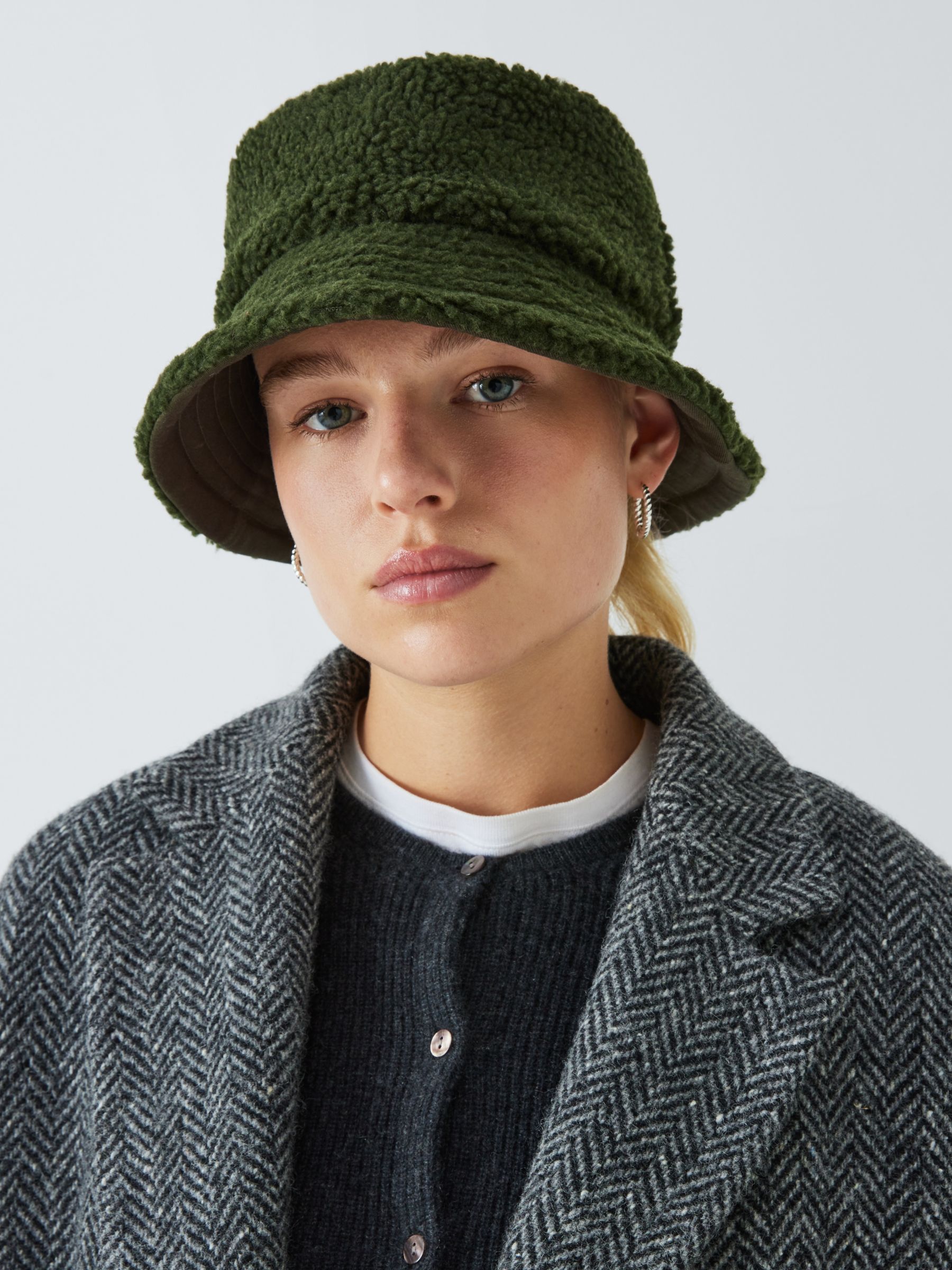 TREND ALERT: BUCKET HAT – YAY or NAY? - Constantly K