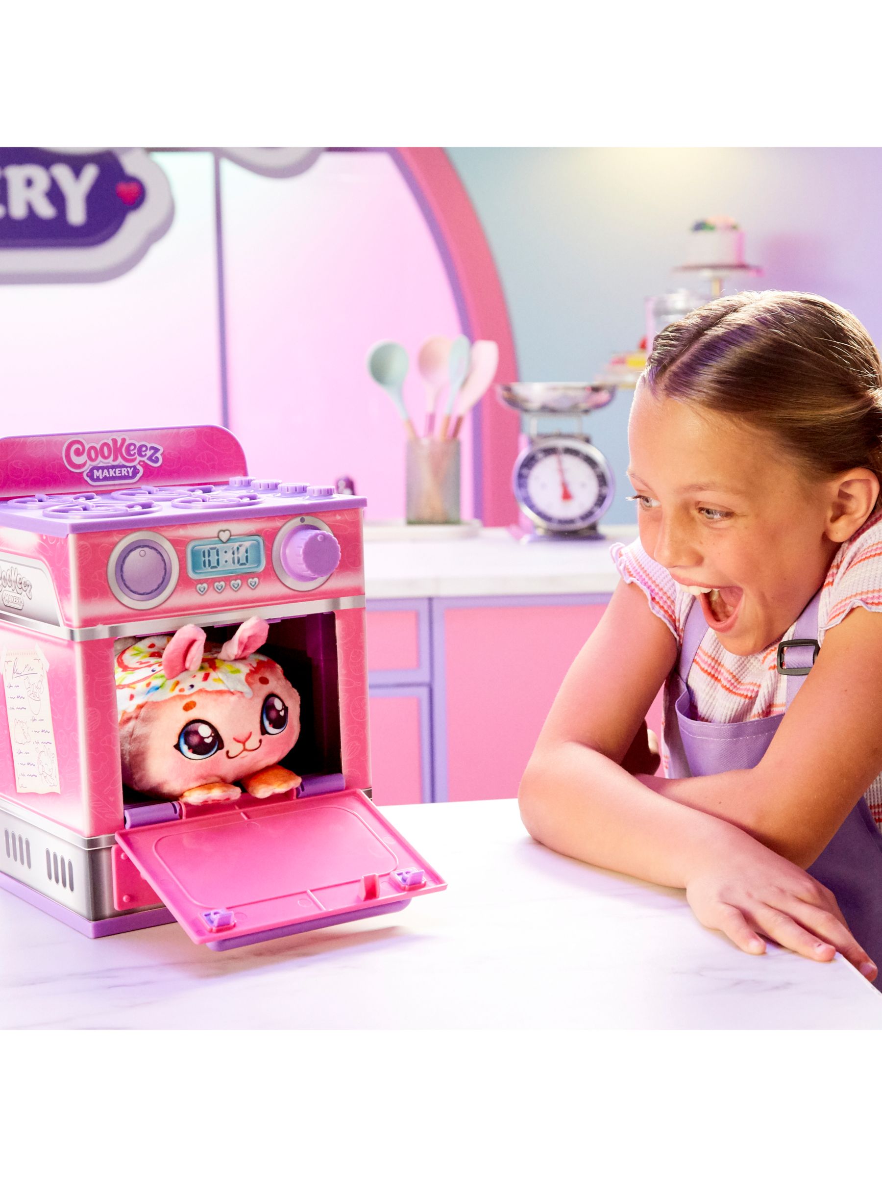 ad Cookeez Makery is a new oven-themed playset that lets you mix