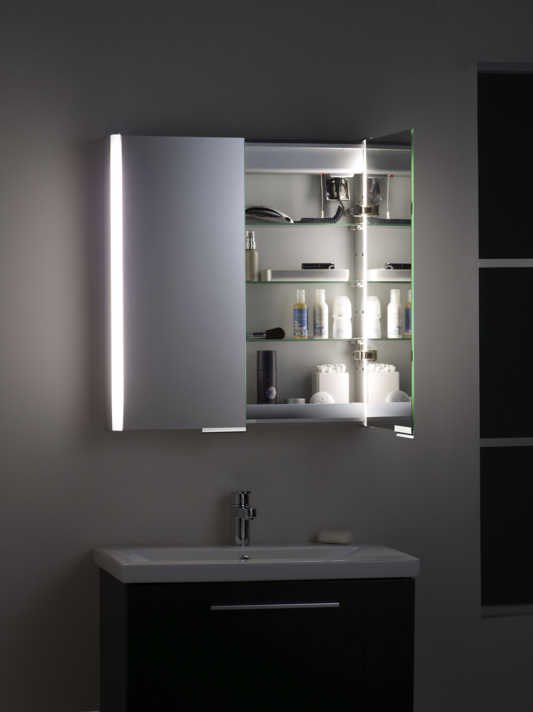 Шкафчик для ванной комнаты навесной с зеркалом и подсветкой