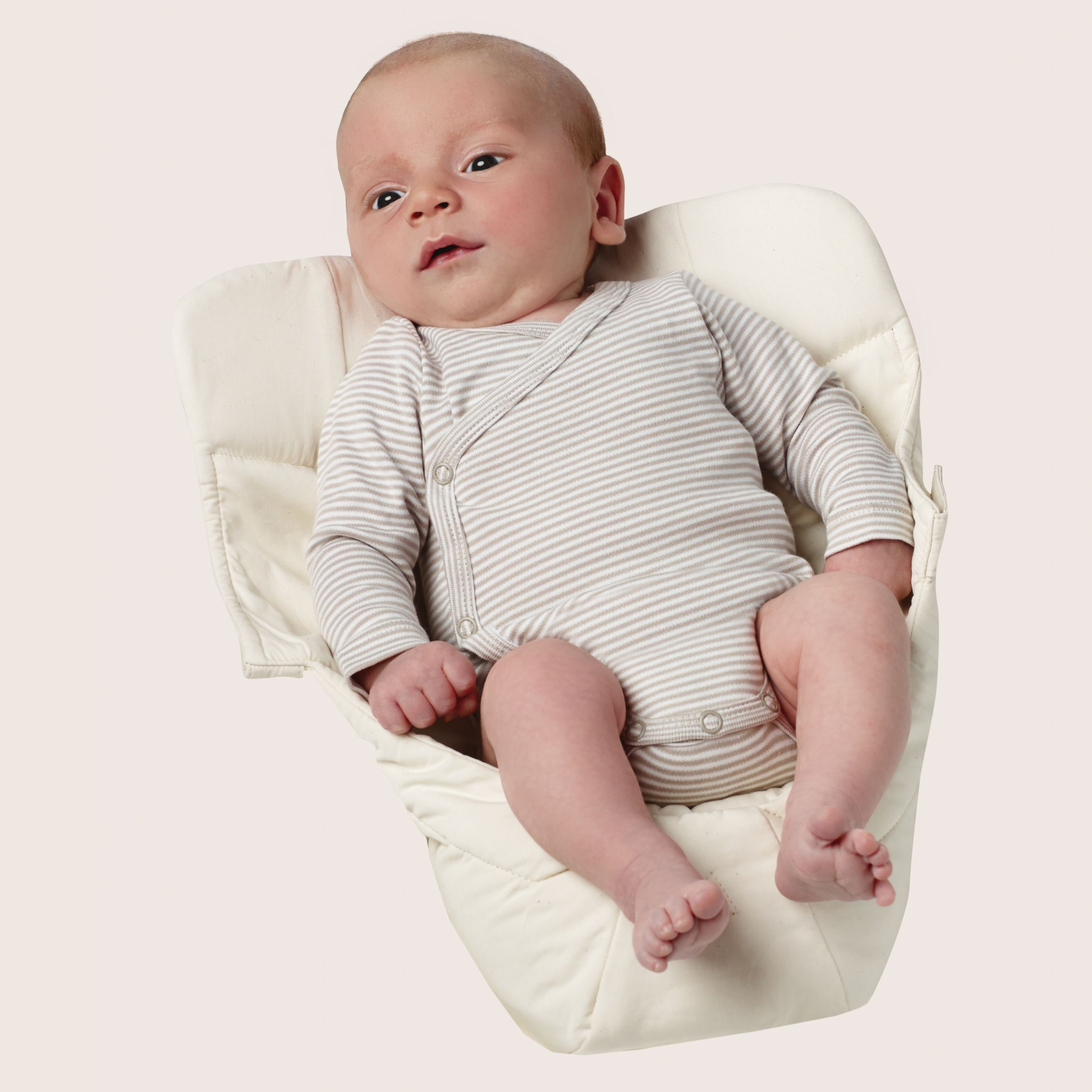 how to put on ergobaby with infant insert