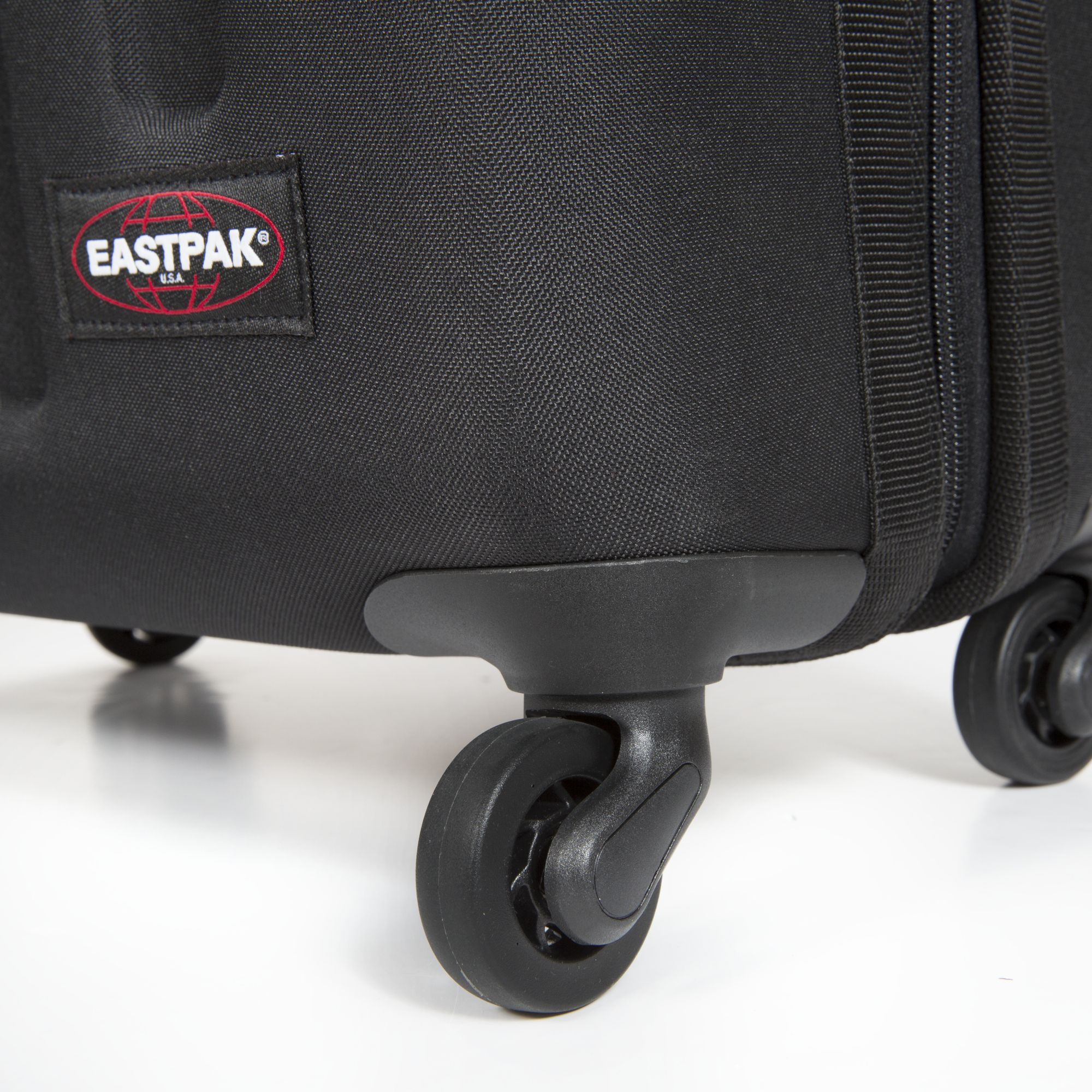 eastpak suitcase medium