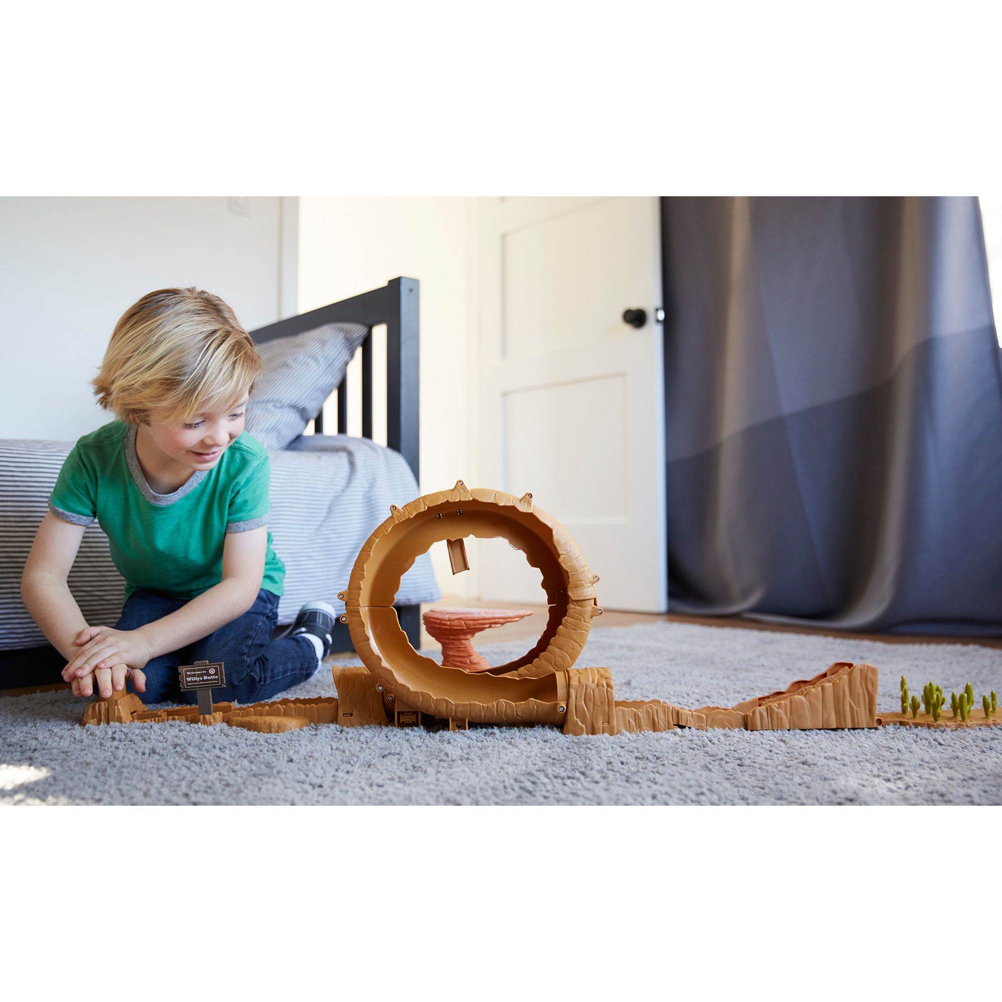 disney pixar cars 3 willy's butte transforming track set